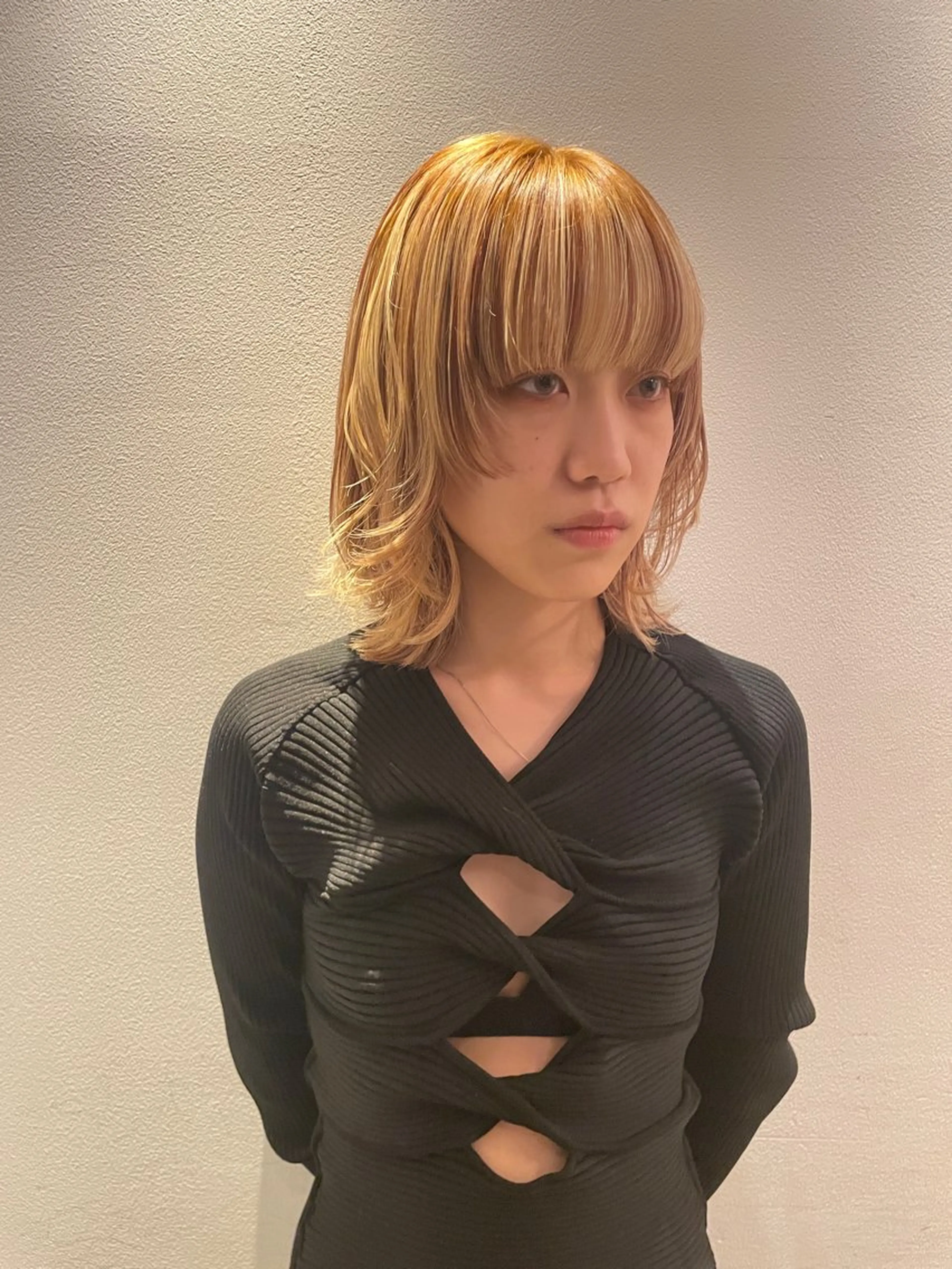 ミディアム カラー ブリーチ デザインカラー カット ヘアカラー vetica所属・フジヤ サイタのヘアスタイル