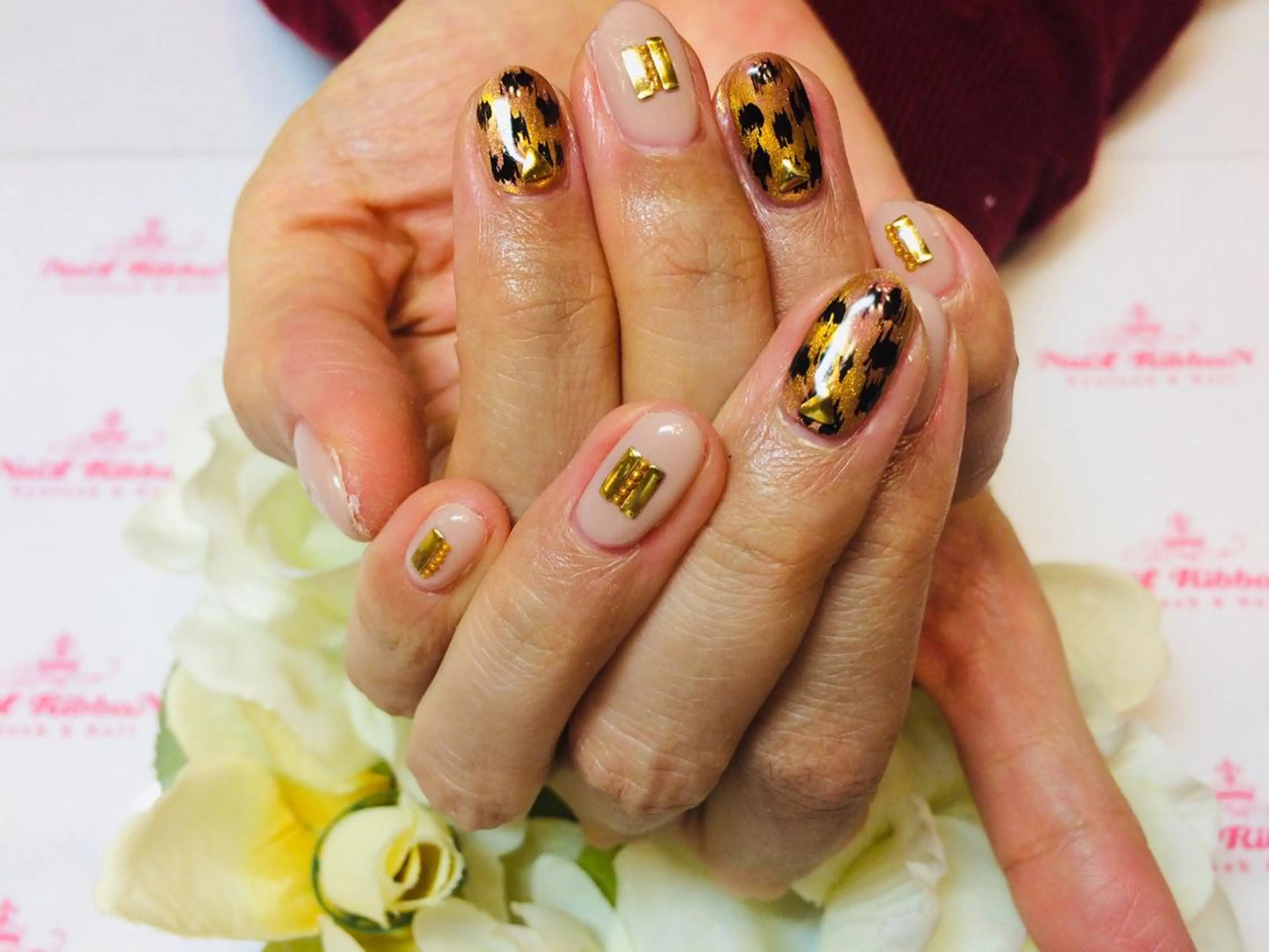 ネイル ネイルリボン 受付スタッフのネイルデザイン