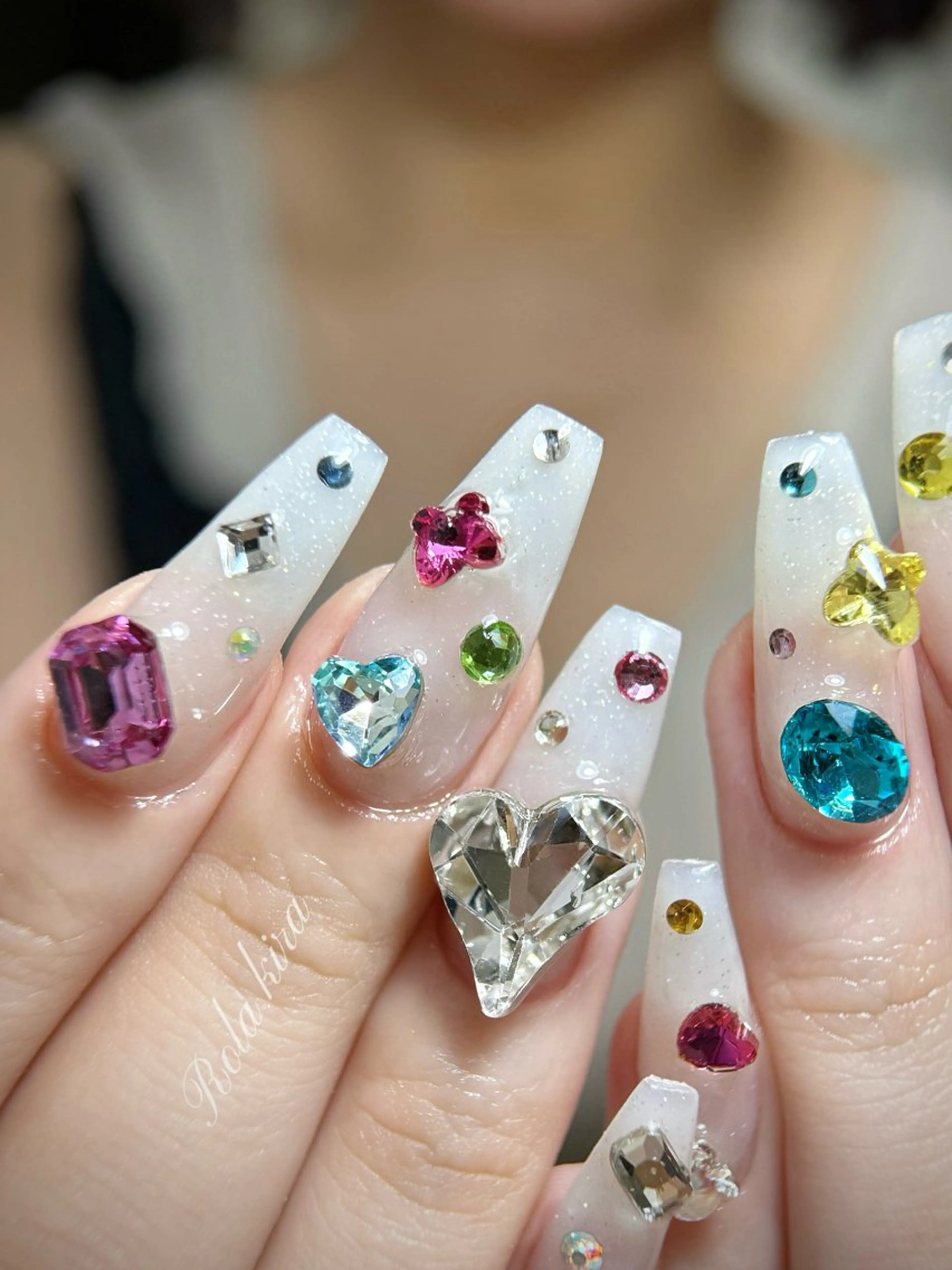 ネイル オーロラネイル フラワーネイル フレンチネイル ジェルネイル ガラスフレンチ ハンドネイル Rola kira nail salon所属・Rola kira 麗のネイルデザイン