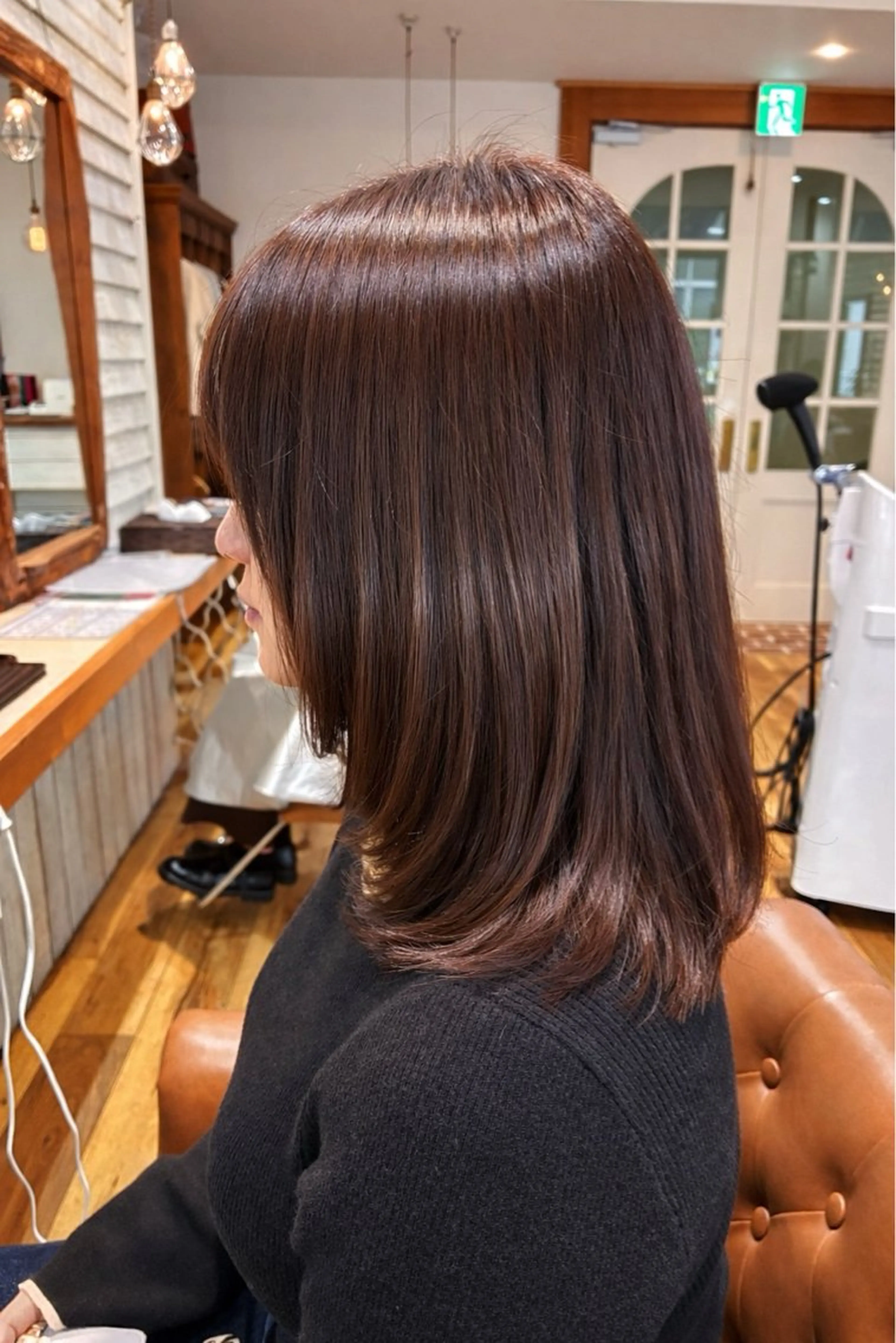 ミディアム 顔まわりレイヤー レイヤーカット カット ヘアカラー トリートメント 秋田 弥生のヘアスタイル