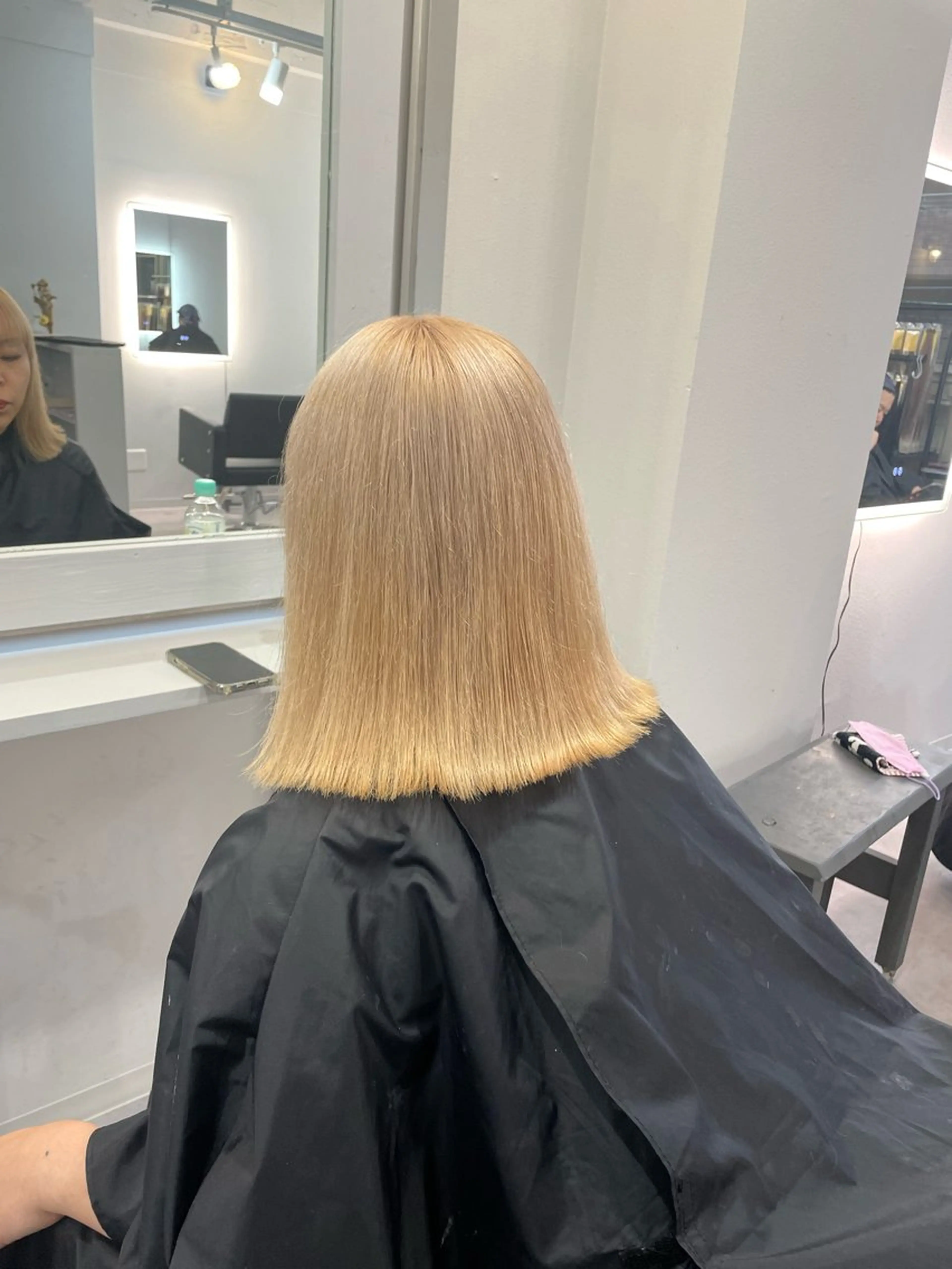 ミディアム カラー ヘアアレンジ ベージュカラー ホワイトベージュ Cielro【 シェイロ 】所属・Cielro/ダブル カラー/西田咲希のヘアスタイル