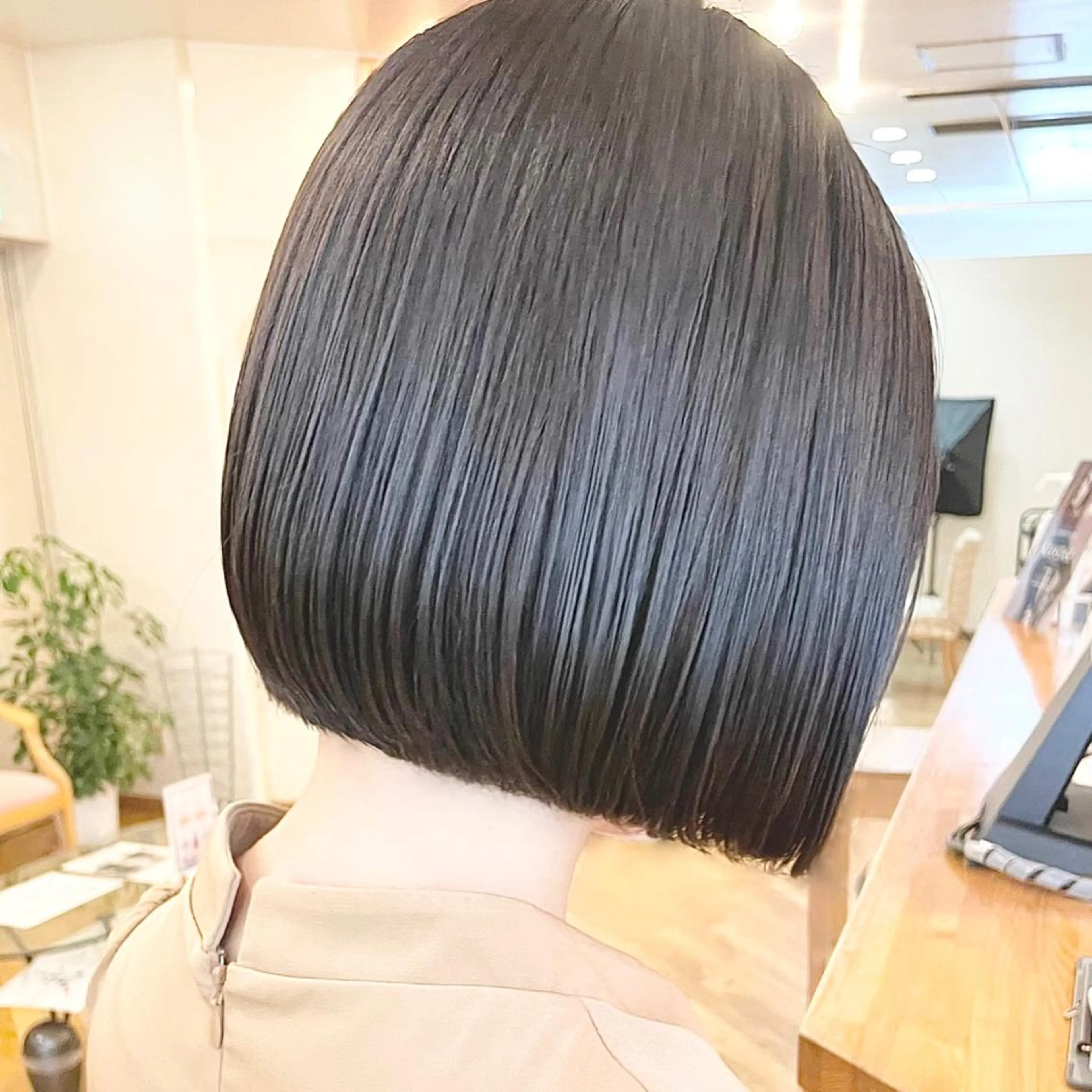 ショート カラー ヘアアレンジ キッズ 前下がりボブ ショートボブ アッシュ ブリーチ ボブ カット ヘアカラー トリートメント さわ きょうすけ/ ボブ髪質改善ショートのヘアスタイル