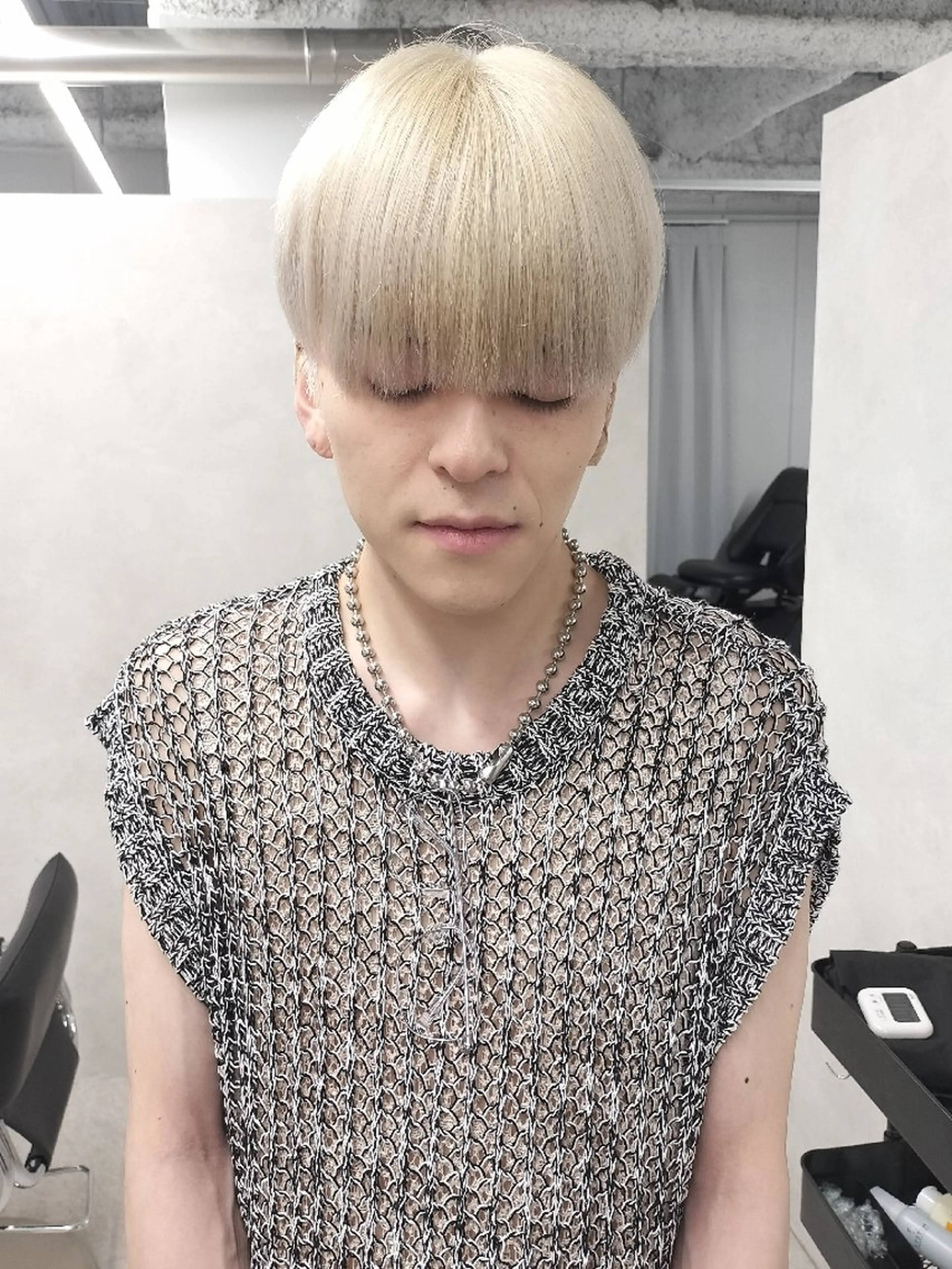 ショート カラー ベージュカラー ブリーチ ハイトーンカラー ホワイトベージュ ショートヘア 新島 涼のヘアスタイル