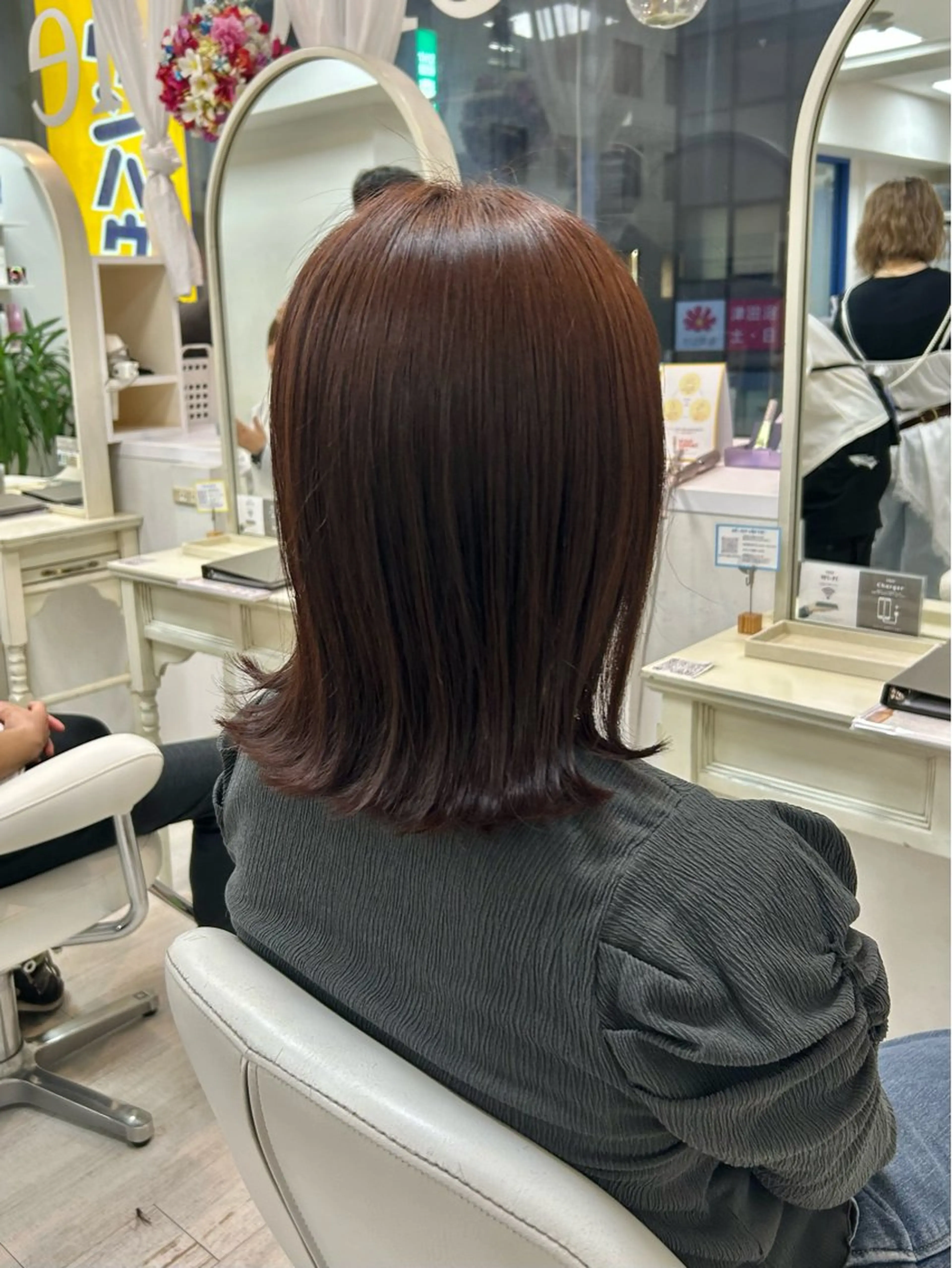 ミディアム カラー カット ヘアカラー 小川 夏花のヘアスタイル