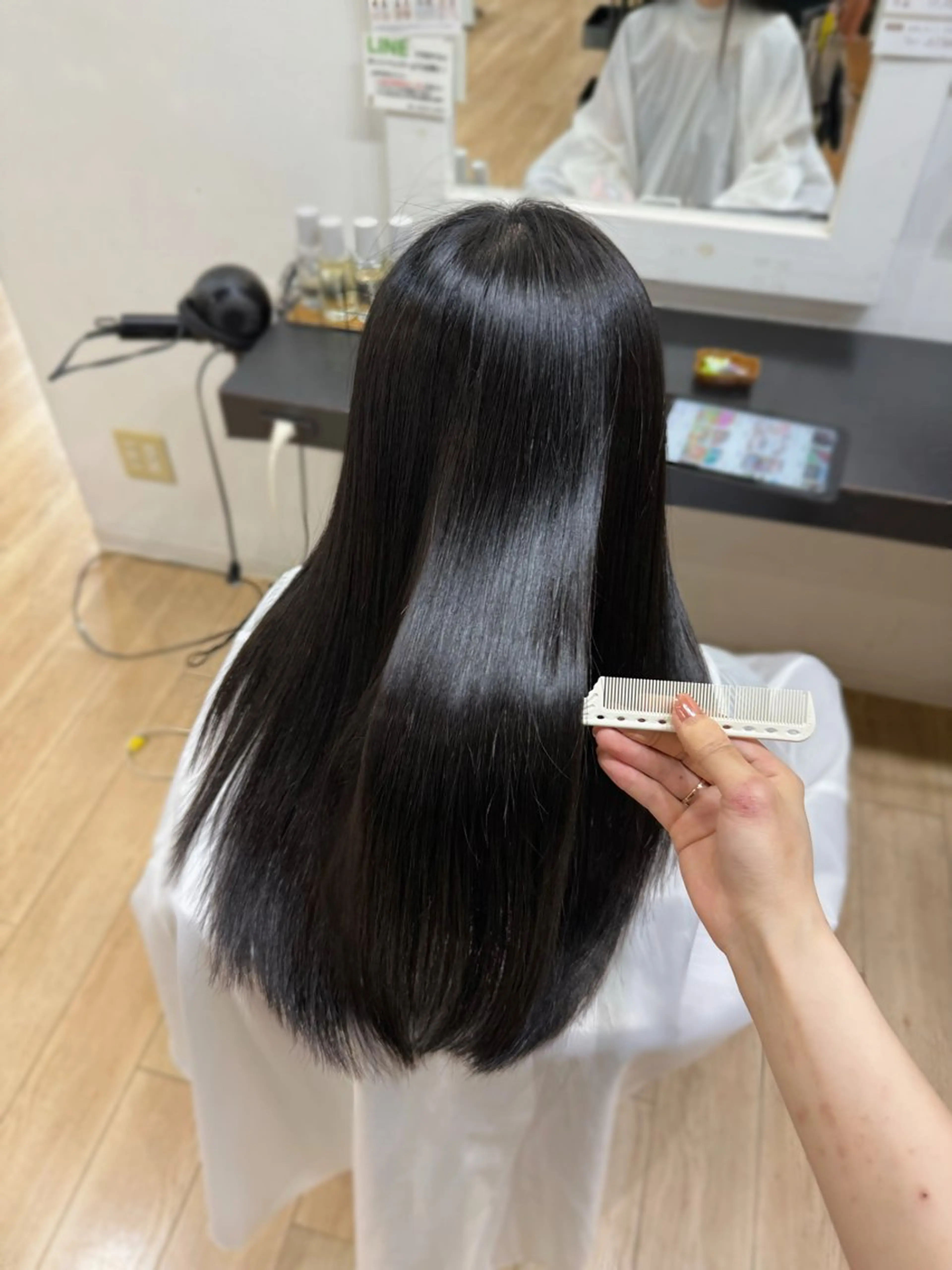 【人気‼️】カット＋美髪矯正+4stepトリートメント（ホームケア付🧴）の写真