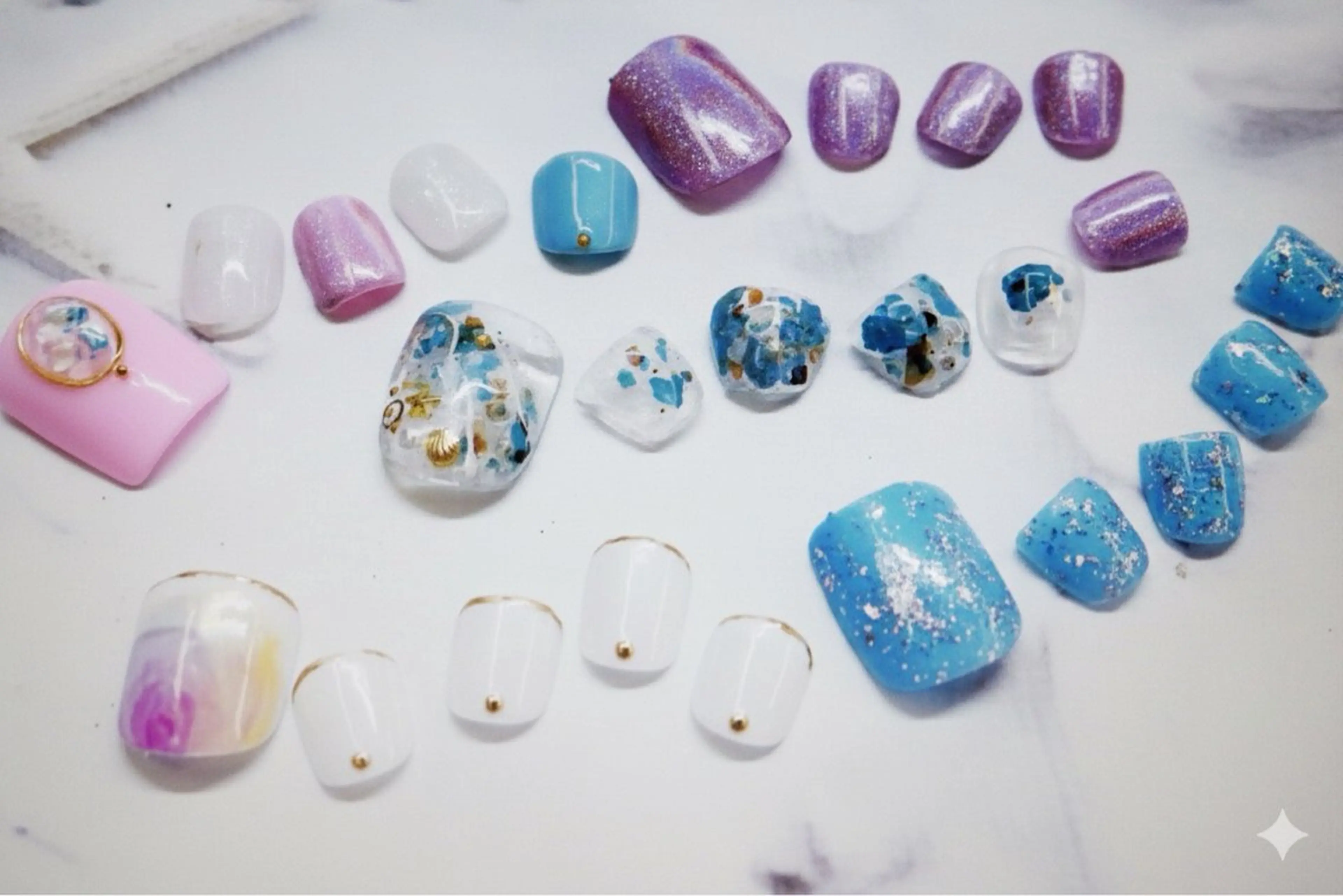 ネイル フレンチネイル ラメ(グリッター) ラメグラデーション マグネットネイル 持ち込み フットネイル ティーエヌ 金山駅東口店のネイルデザイン