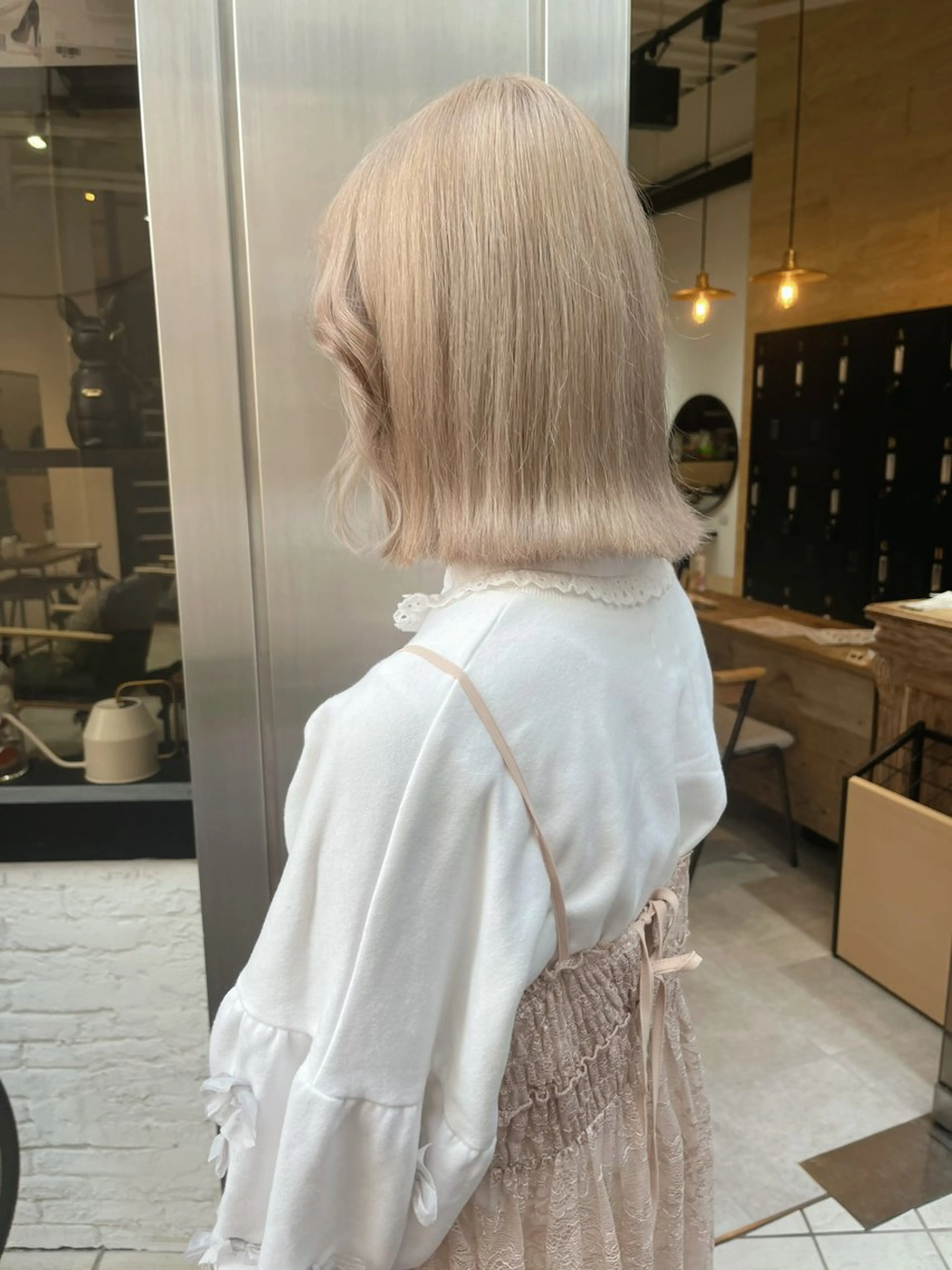 ミディアム カラー ブリーチ ヘアカラー トリートメント eto所属・akira𝜗𝜚 ꙳.*‬透明感カラーのヘアスタイル