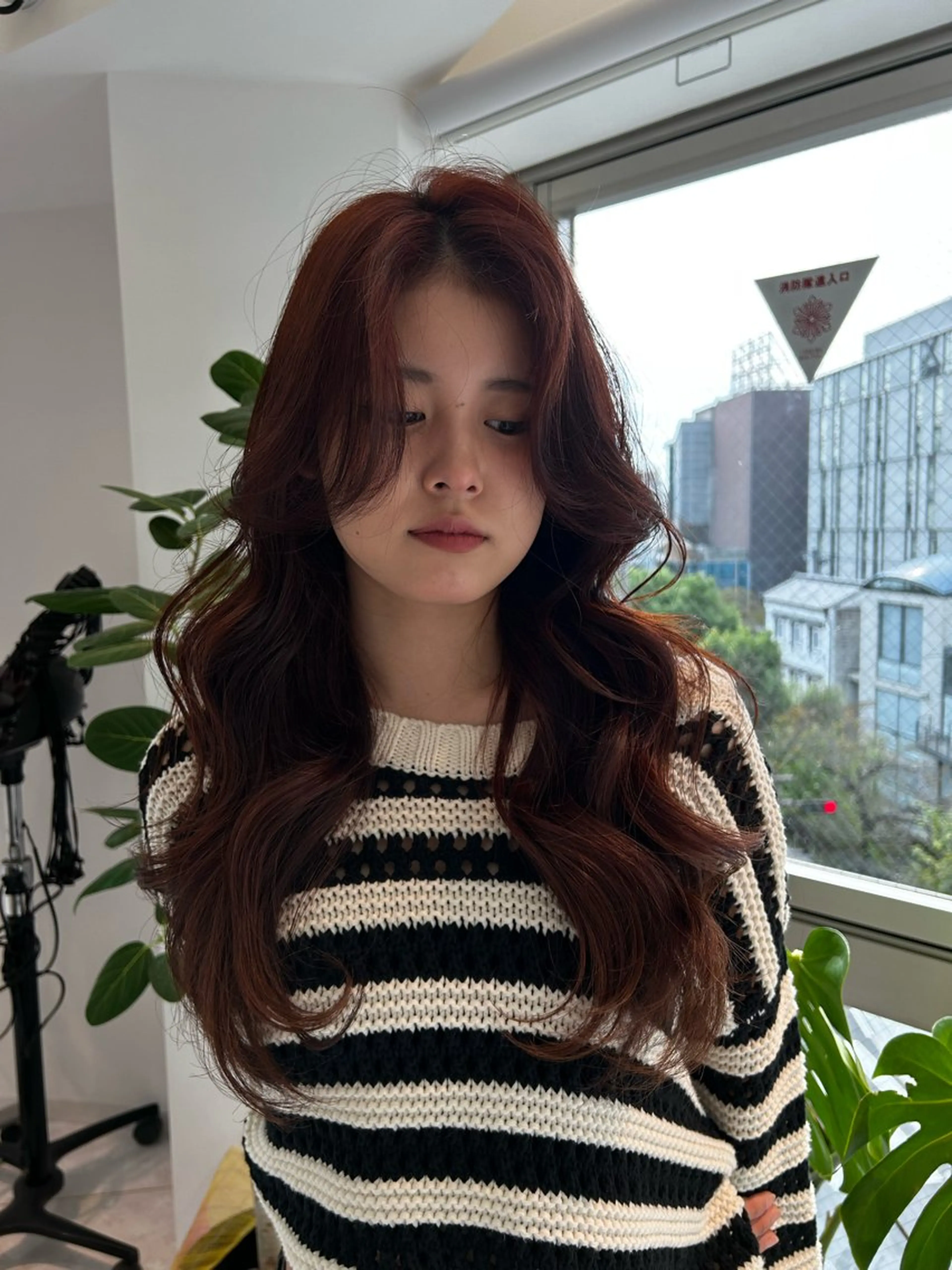 ロング カラー レッドカラー レイヤーカット/瀬川 琴音のヘアスタイル