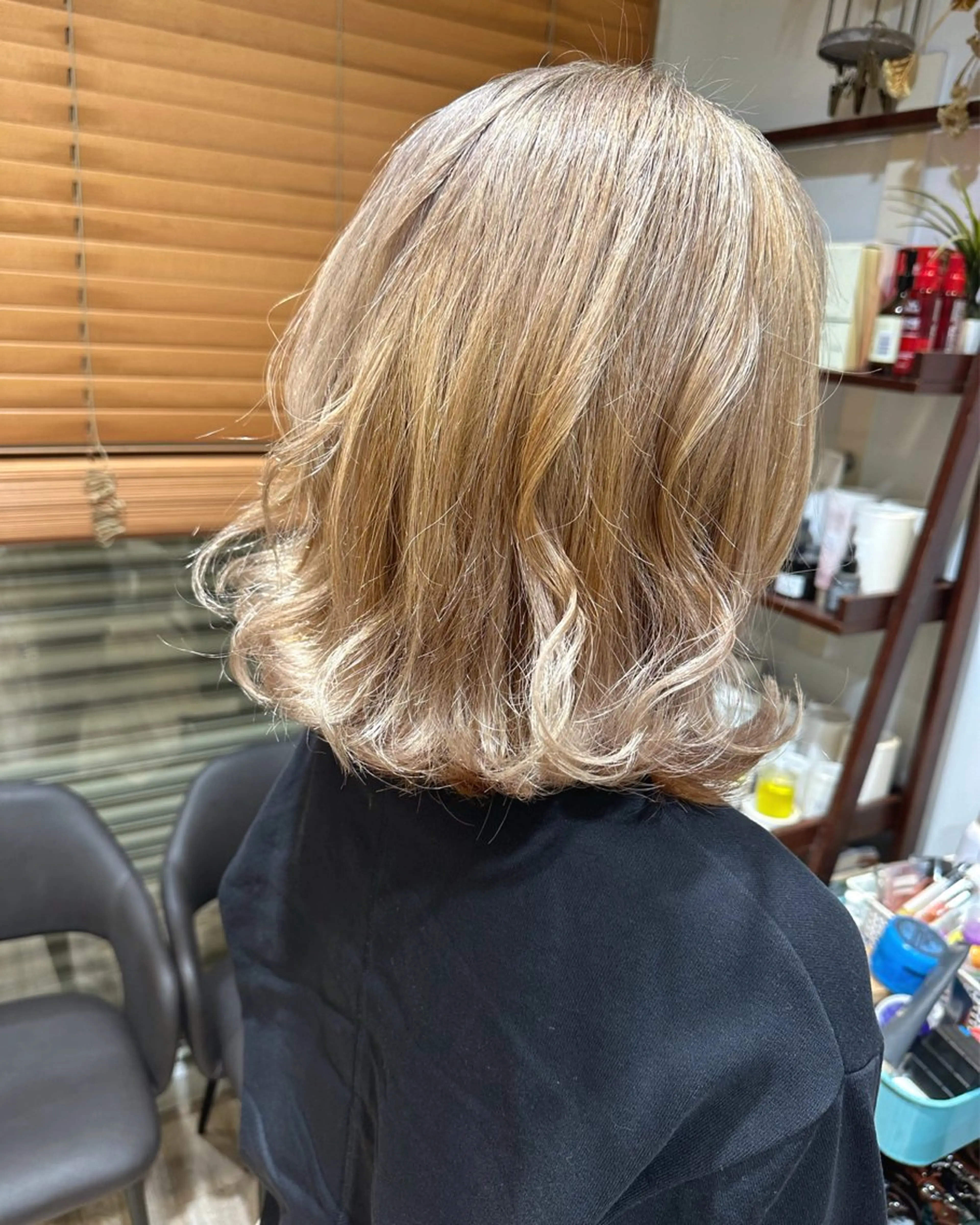 カラー ベージュカラー 透明感カラー ダブルカラー ハイトーンカラー 宇都 唯のヘアスタイル