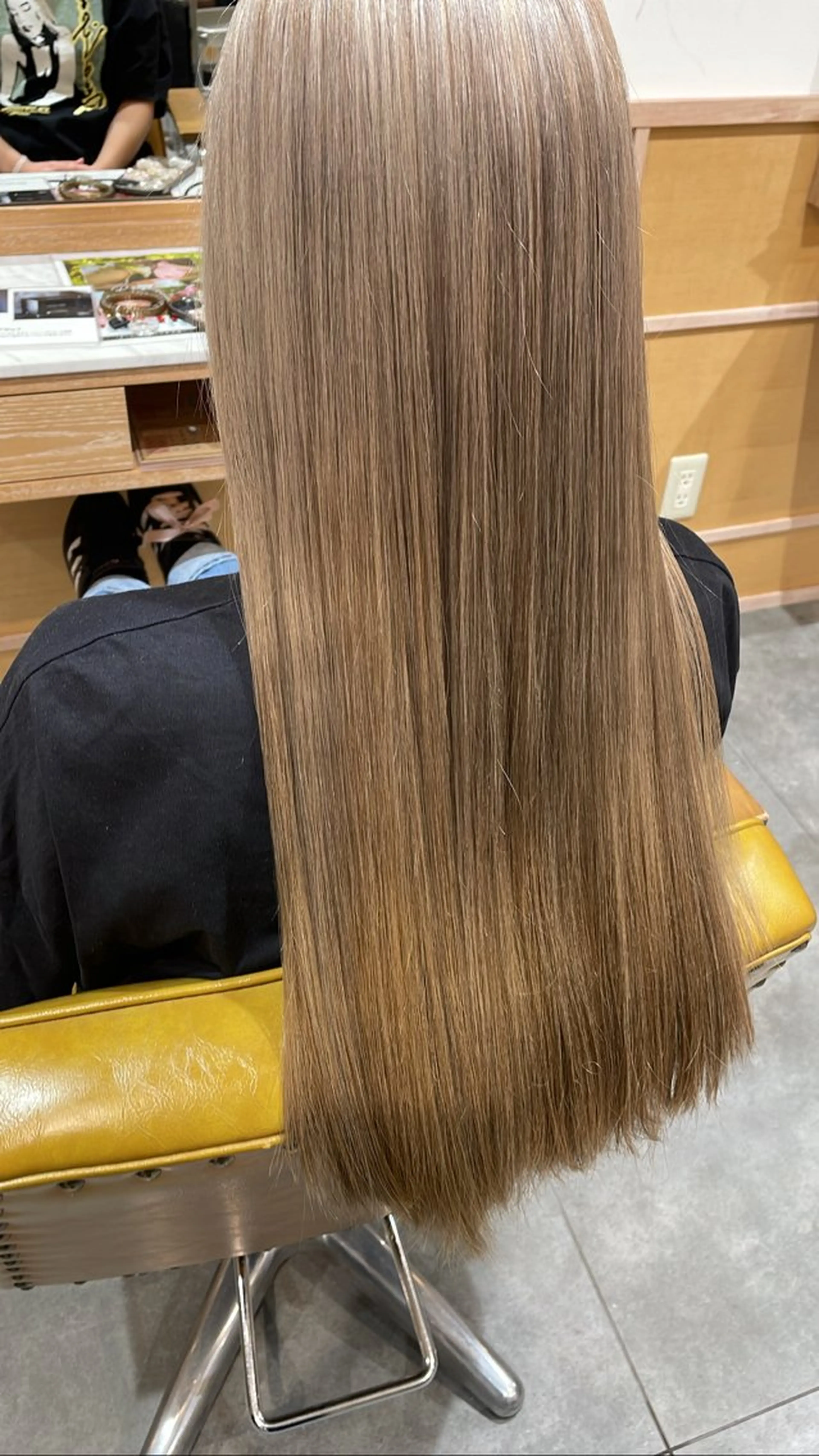 ロング カラー ベージュカラー 瀬社家 加奈のヘアスタイル