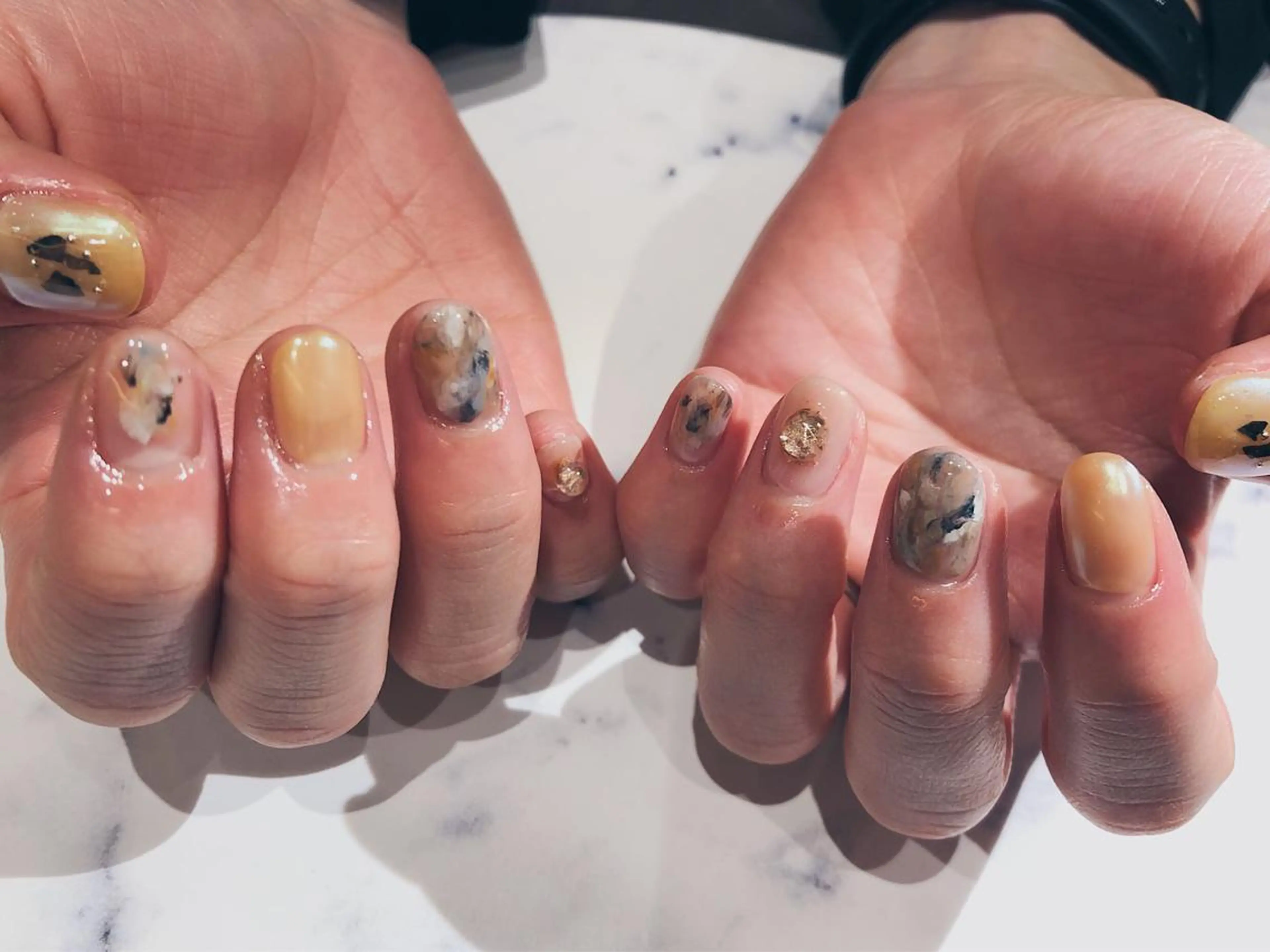 ショート カラー ネイル マツエク・マツパ ハンドネイル illum hicariのネイルデザイン