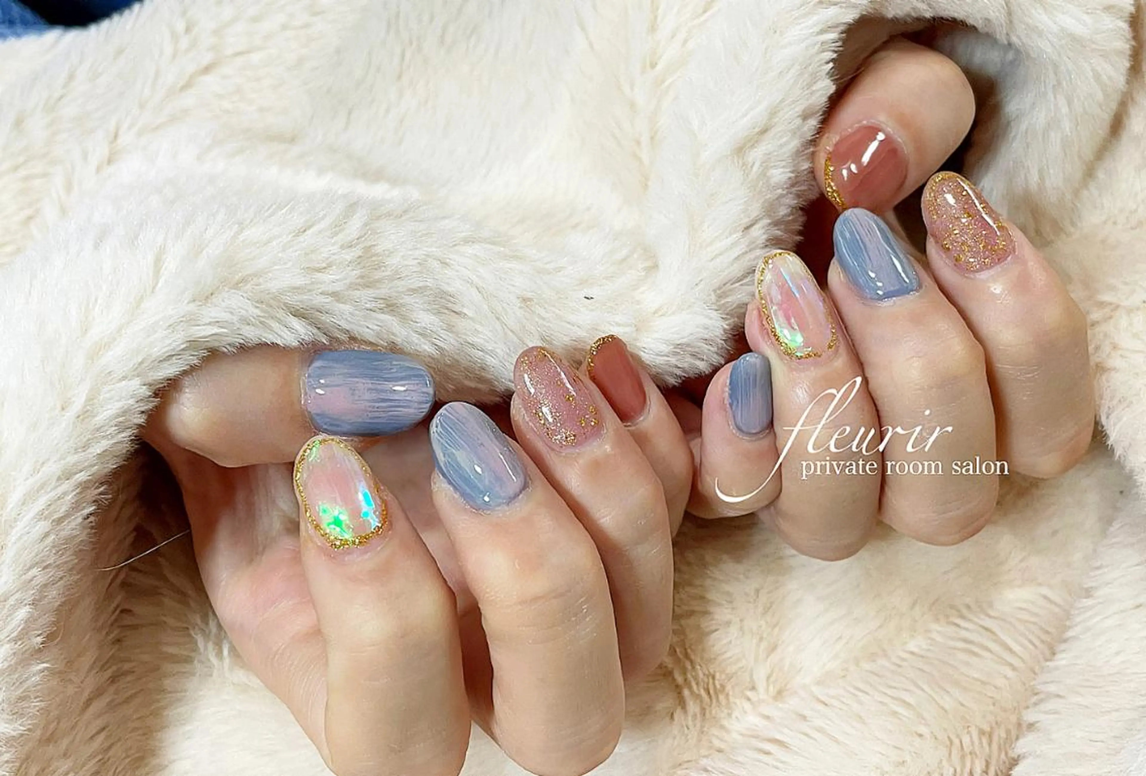 ネイル オーロラネイル ブルー ゴールド ラメ(グリッター) ニュアンスネイル フルリール 【プライベートサロンのネイルデザイン
