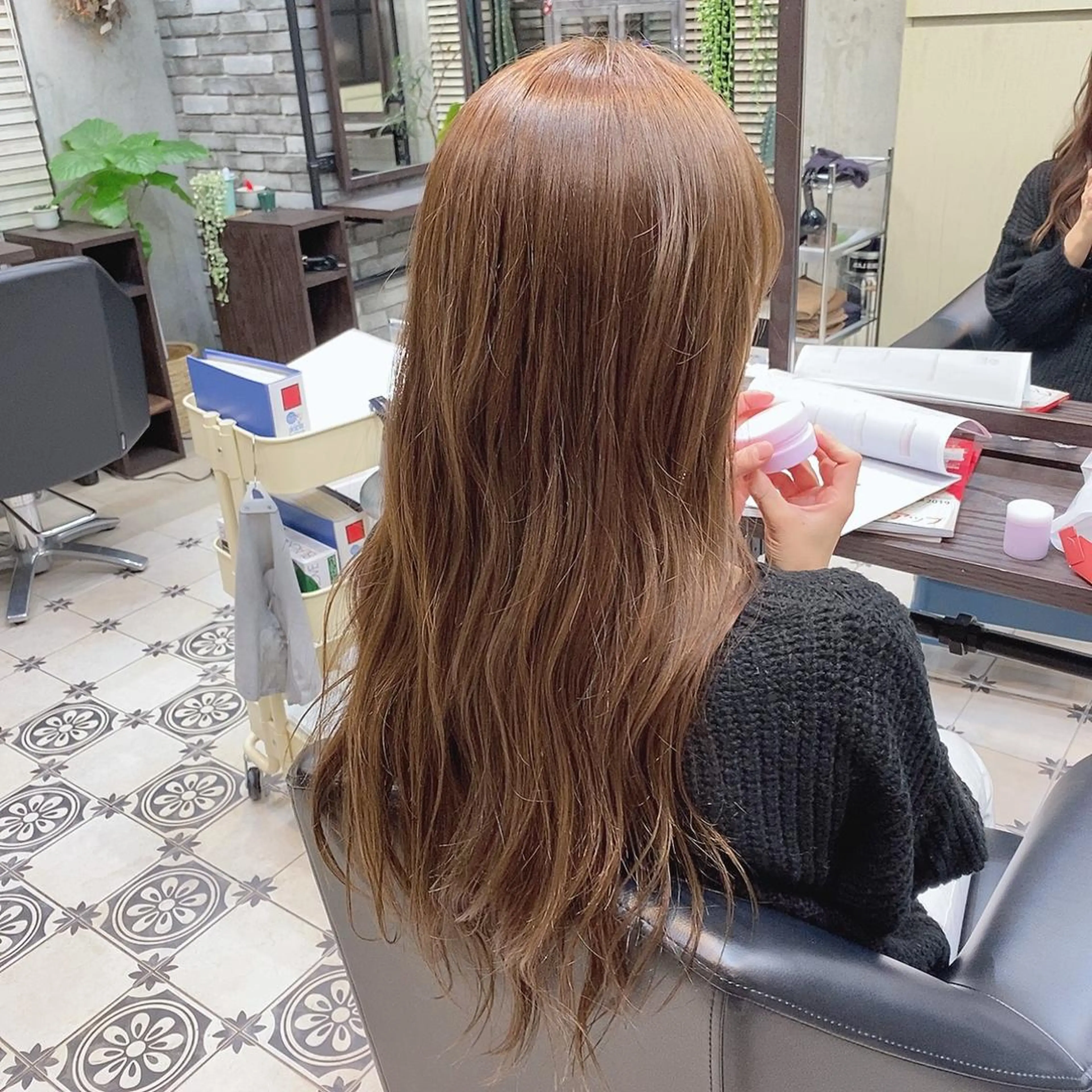 ロング カラー ベージュカラー ブリーチ ミルクティーベージュ ブリーチなしカラー 韓国ヘア☁️ mitsukiのヘアスタイル