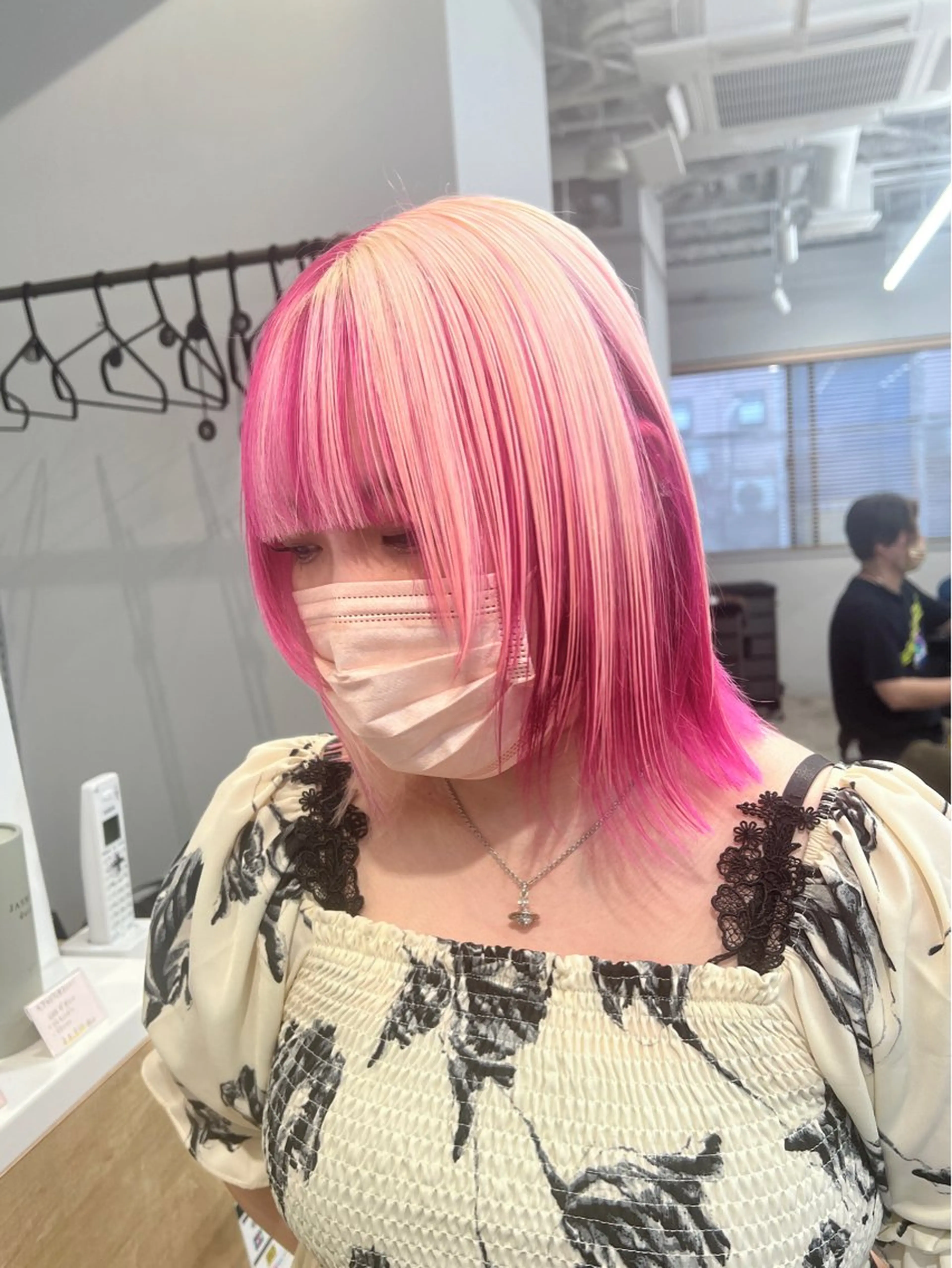 ショート カラー ブリーチ SALOWIN柏Suite所属・レイヤー/ウルフ/ ハイトーン/岡本智樹のヘアスタイル