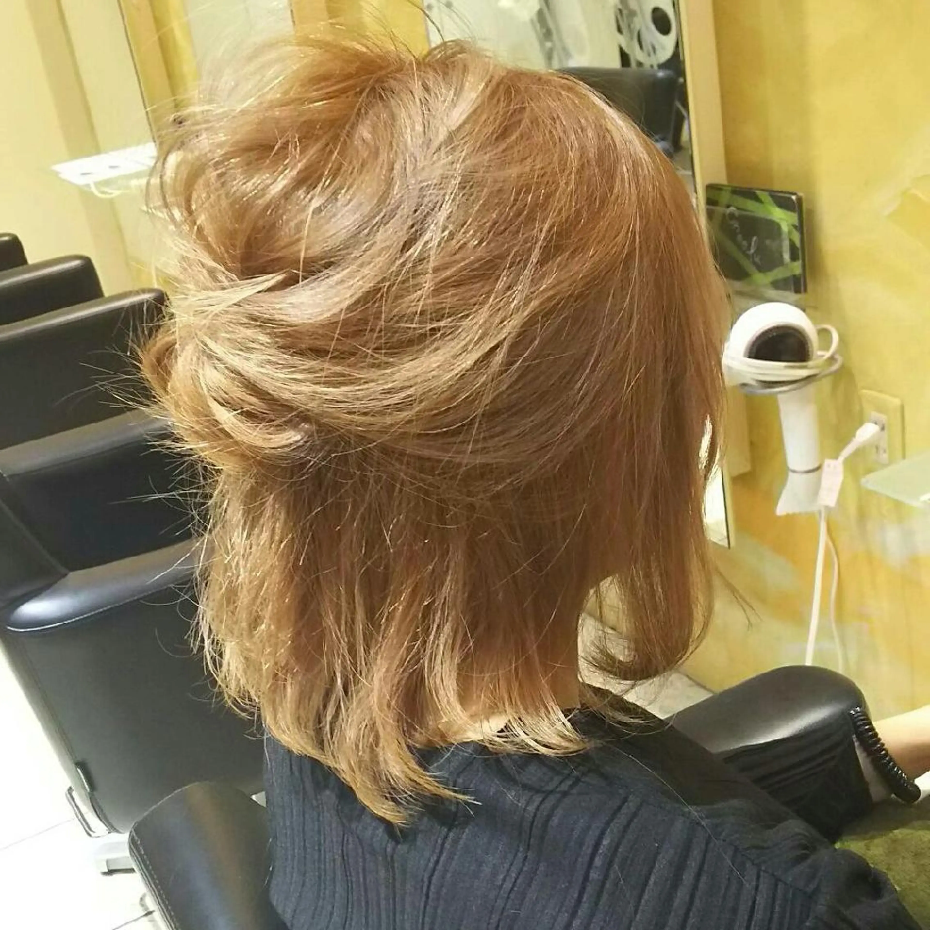 ミディアム ヘアアレンジ カラー ベージュカラー ミルクティーベージュ 簡単アレンジ カット ヘアカラー SHAFT Ieiriのヘアスタイル