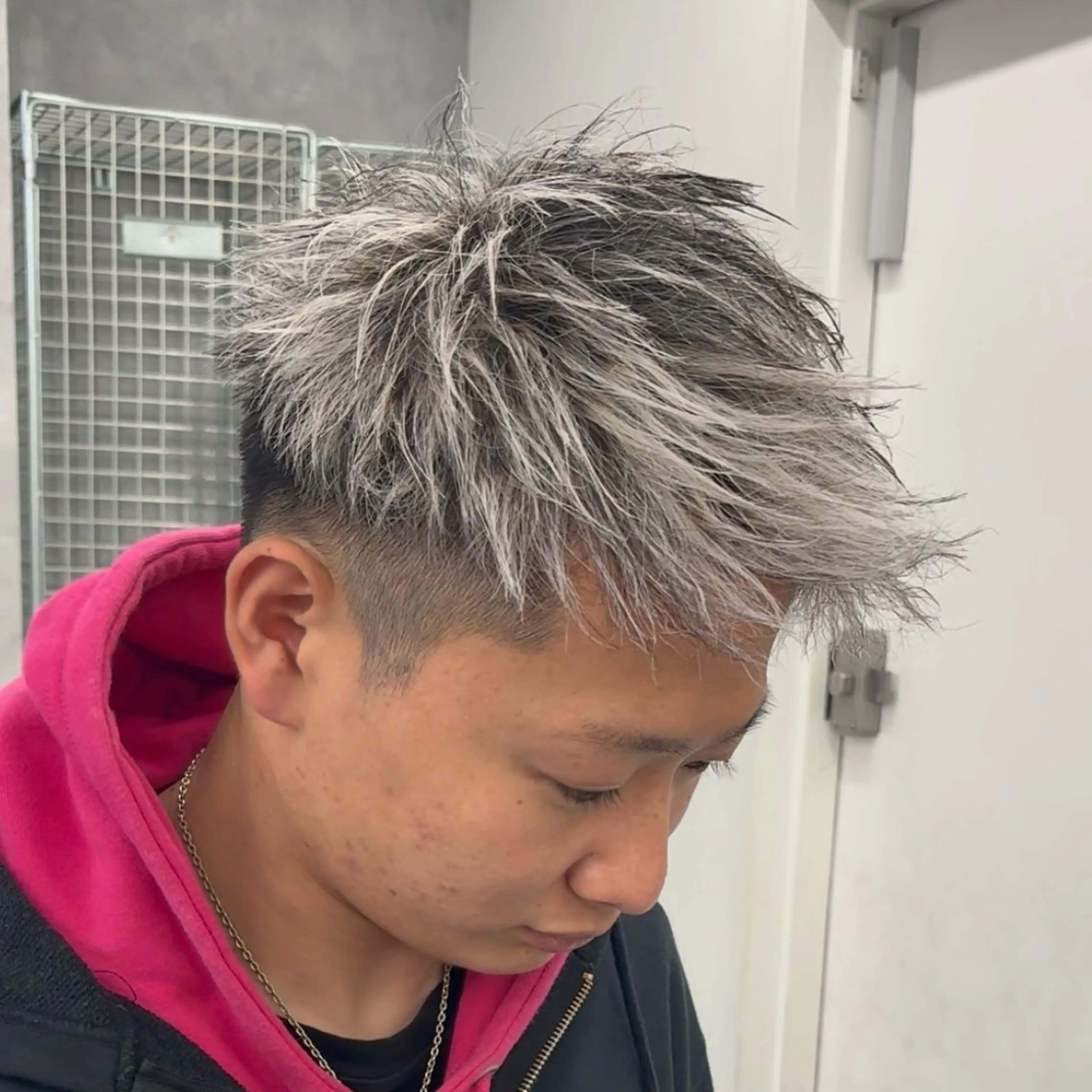 カラー メンズ 💋ホワイトメッシュ /パーマ/メンズ💋のヘアスタイル