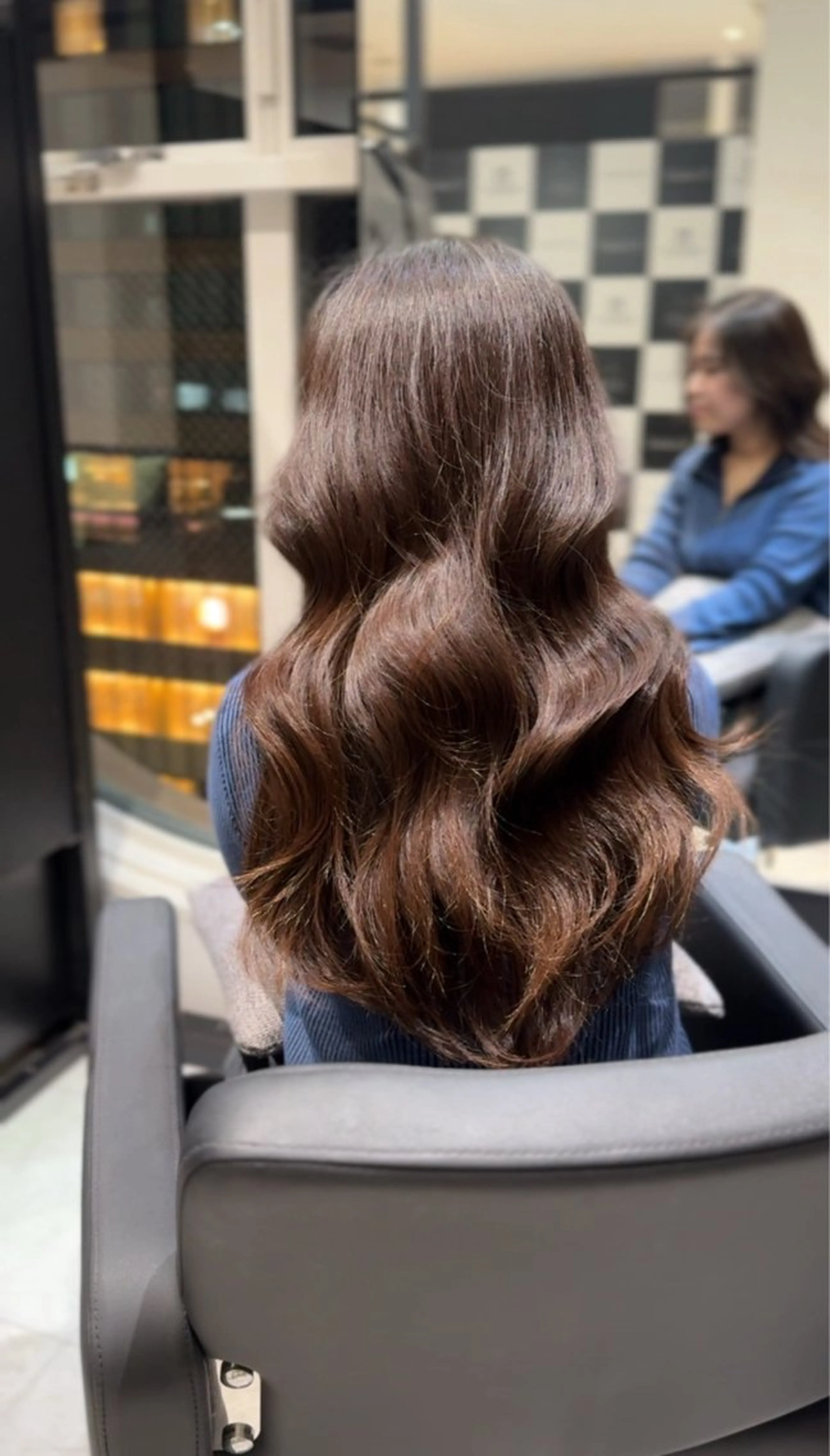 ロング カラー ヘアカラー 韓国レイヤー➰北田 陸斗➰コテ巻きパーマのヘアスタイル