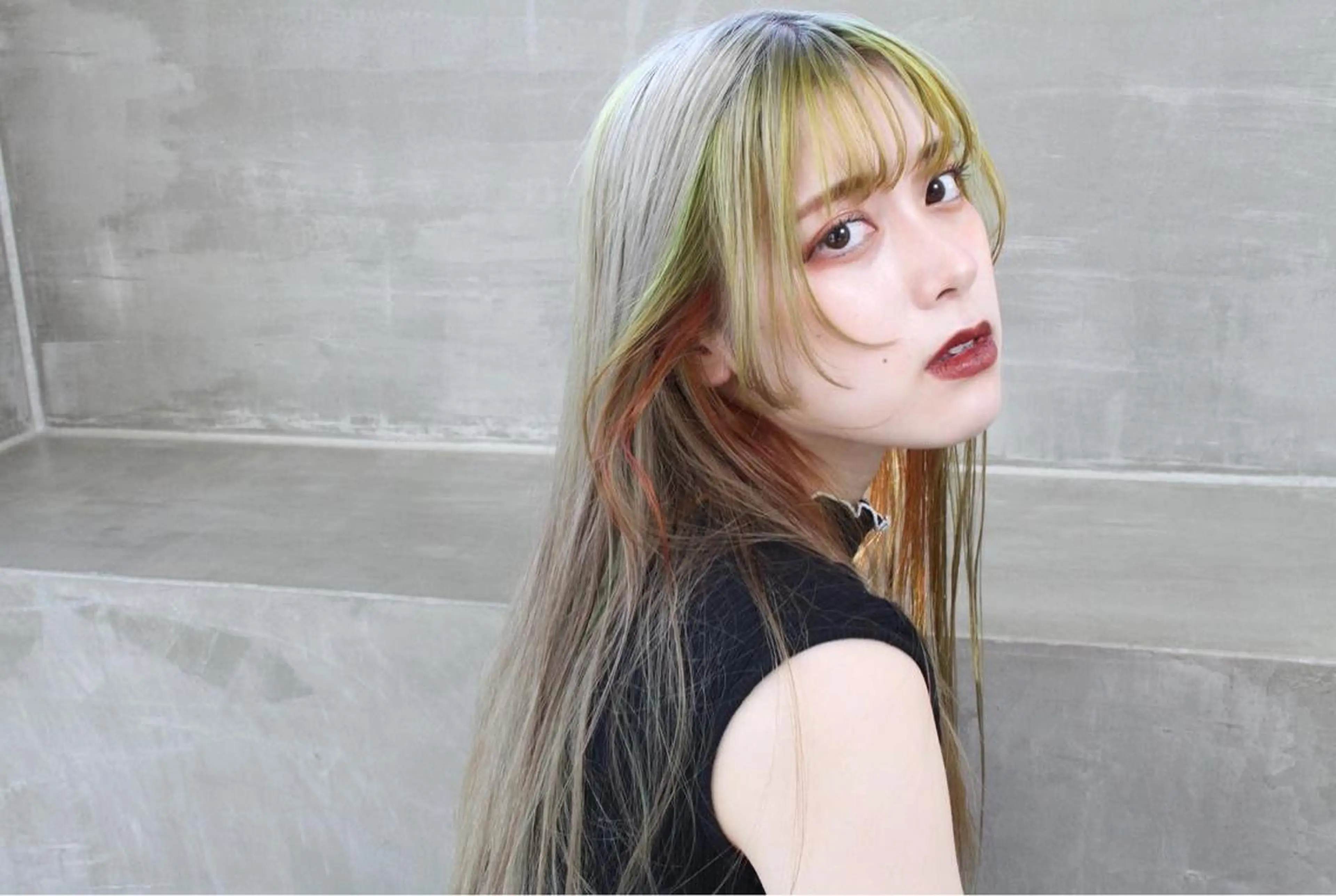 ロング カラー ヘアアレンジ ベージュカラー デザインカラー ホワイトベージュ YU KIのヘアスタイル