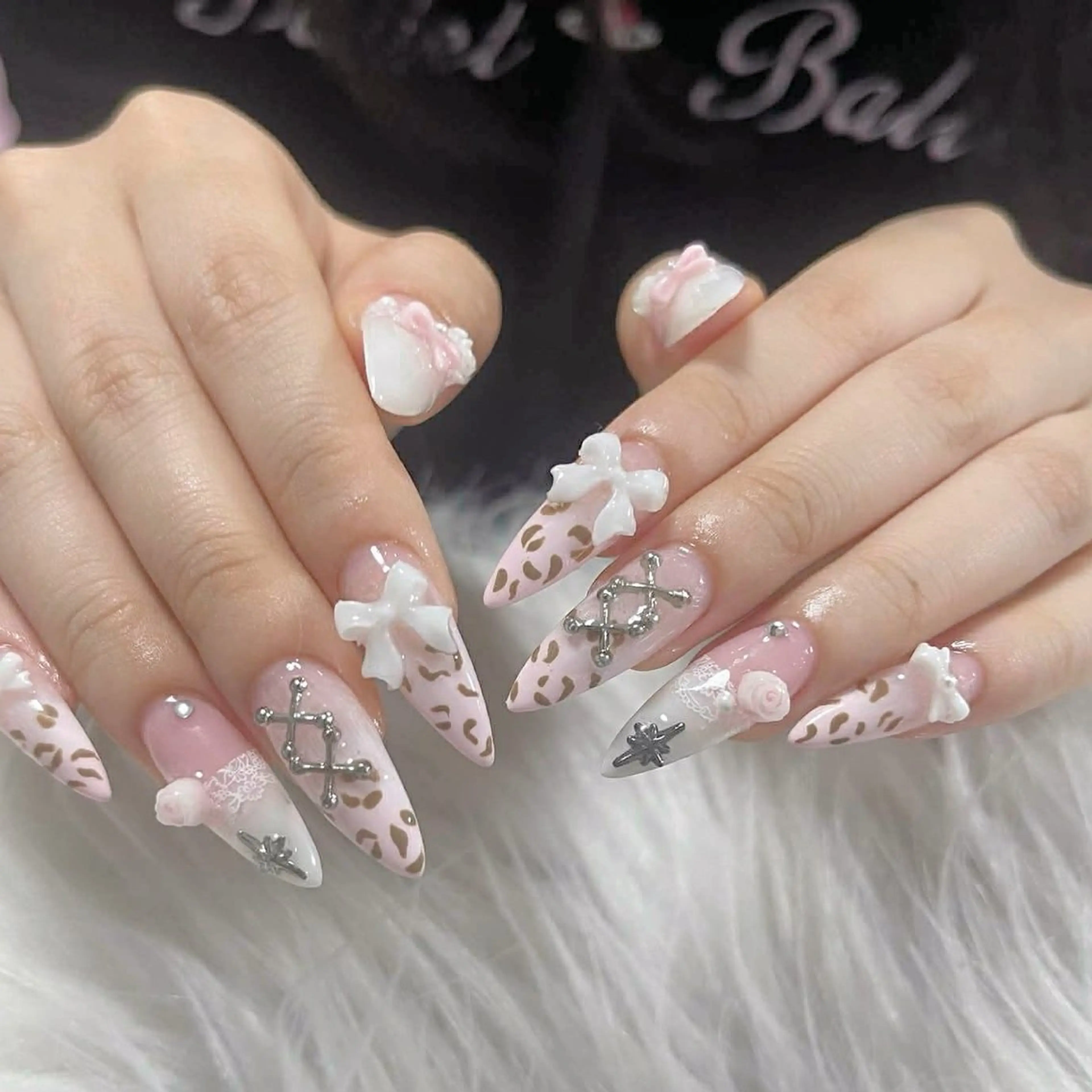 ネイル チークネイル フレンチネイル ガラスフレンチ グラデーション キラキラネイル ハンドネイル LilyLala Nailsalonのネイルデザイン