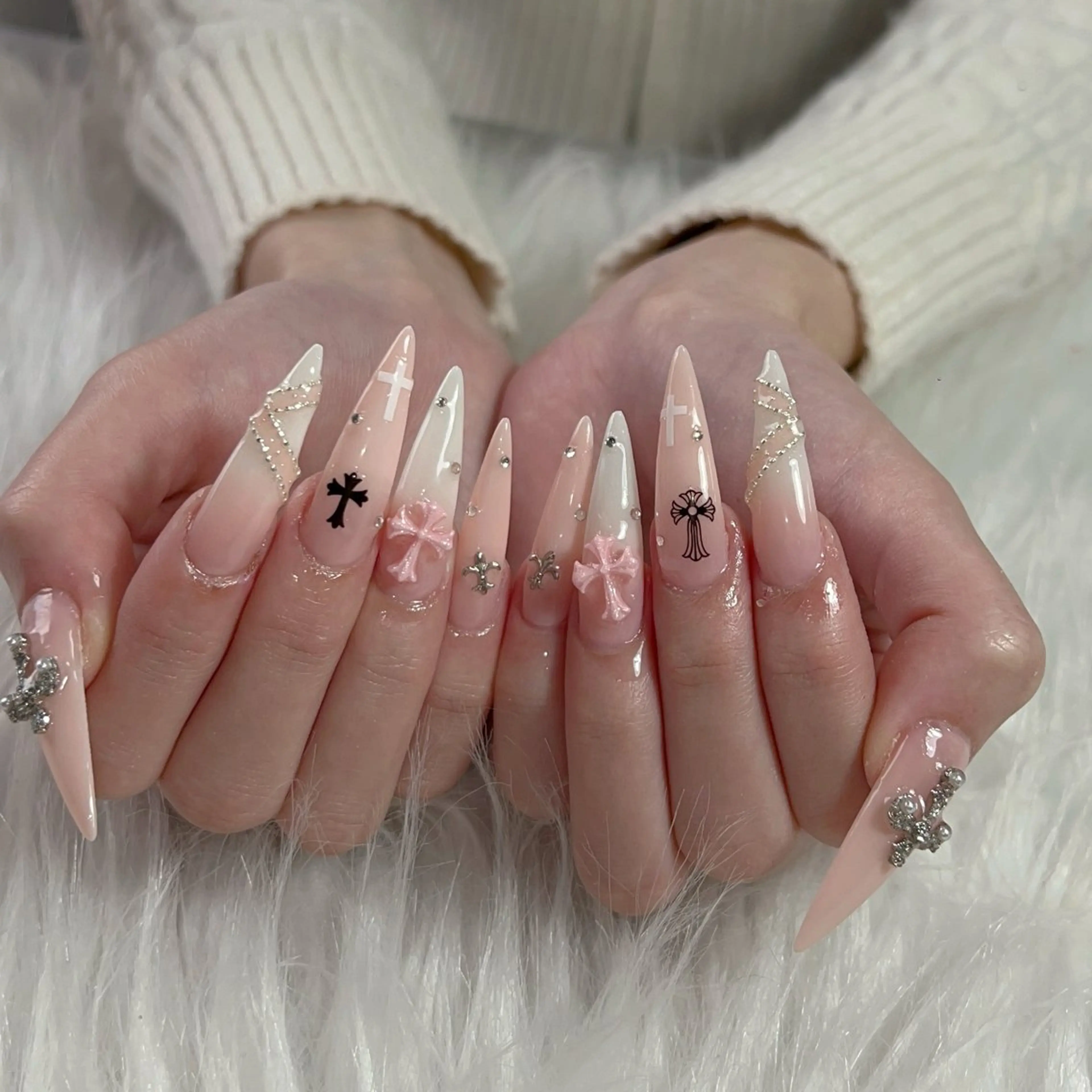 ネイル チークネイル フレンチネイル ガラスフレンチ グラデーション キラキラネイル ハンドネイル LilyLala Nailsalonのネイルデザイン