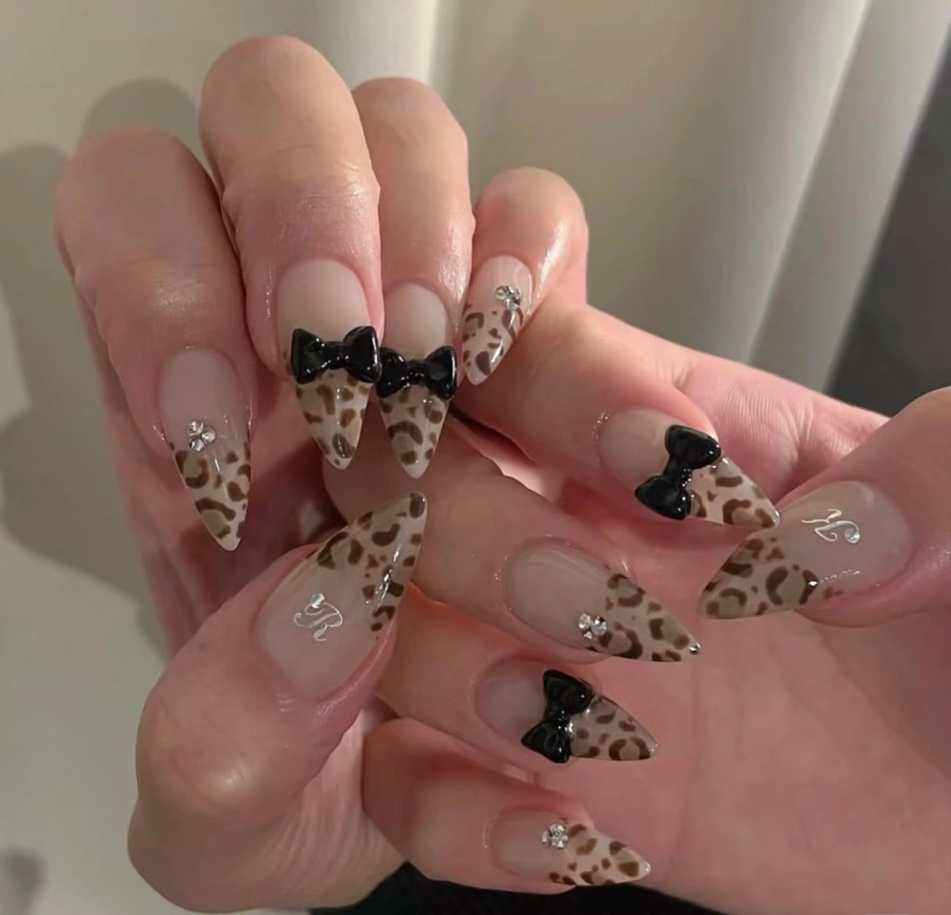 ネイル チークネイル フレンチネイル ジェルネイル ガーリー キラキラネイル ハンドネイル 高橋 雪のネイルデザイン