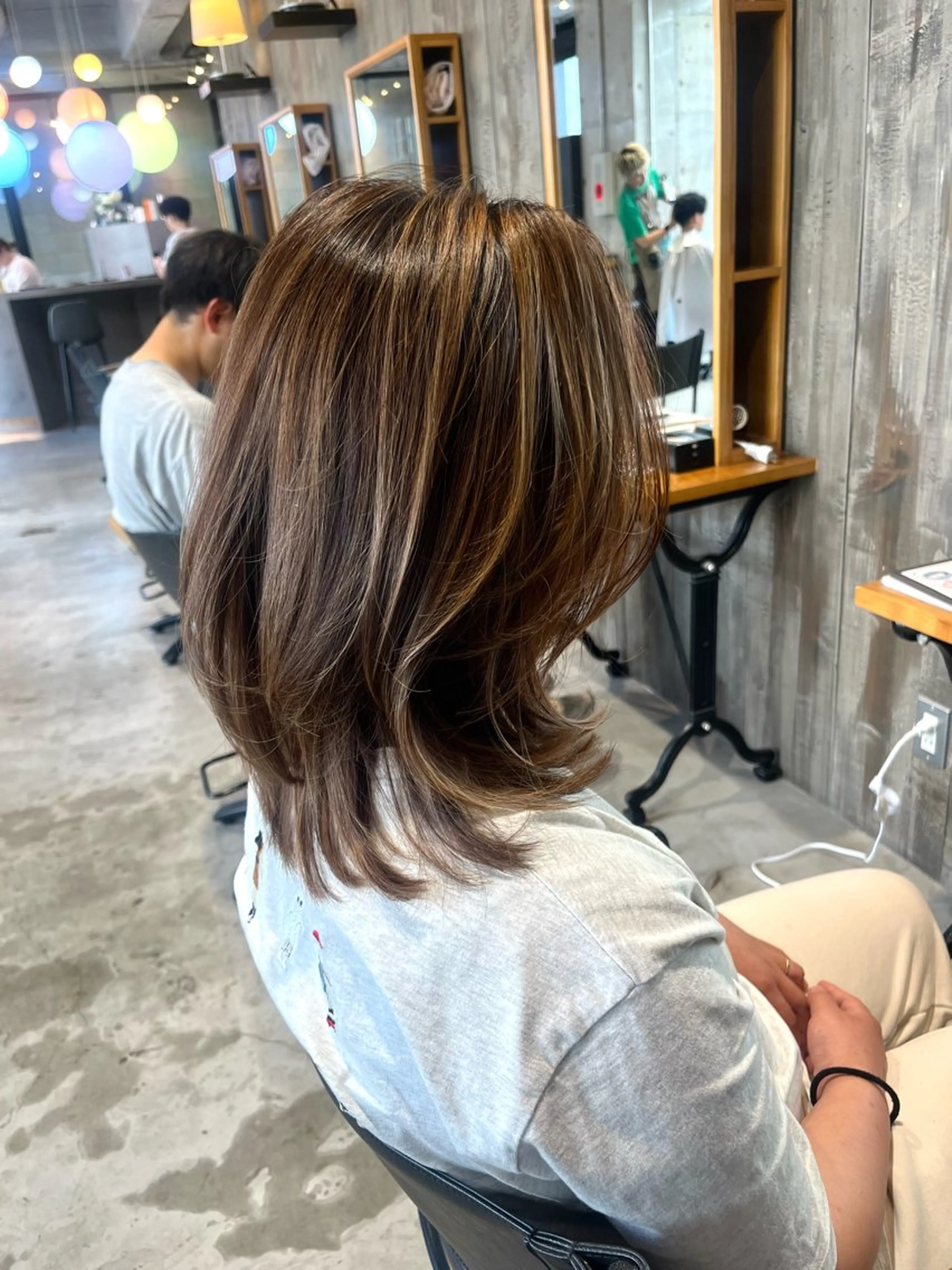ミディアム カラー ハイライトカラー ハイライト カット ヘアカラー lolonois池田 /レイヤー/郷田遥のヘアスタイル