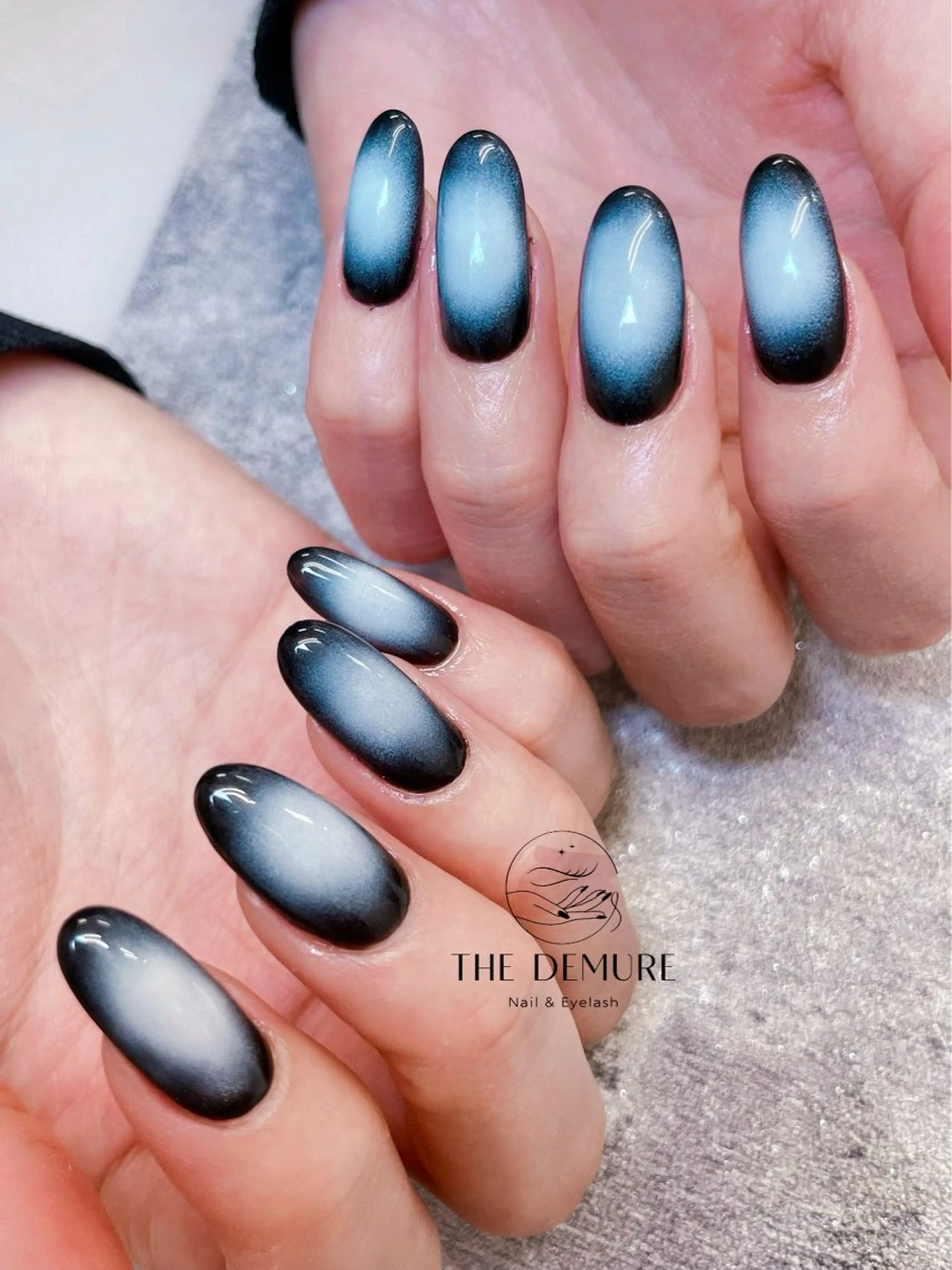 ネイル アートネイル キラキラネイル 韓国ネイル 水色 ロングネイル ハンドネイル ハンドケア NailDemure 【銀座店】のネイルデザイン