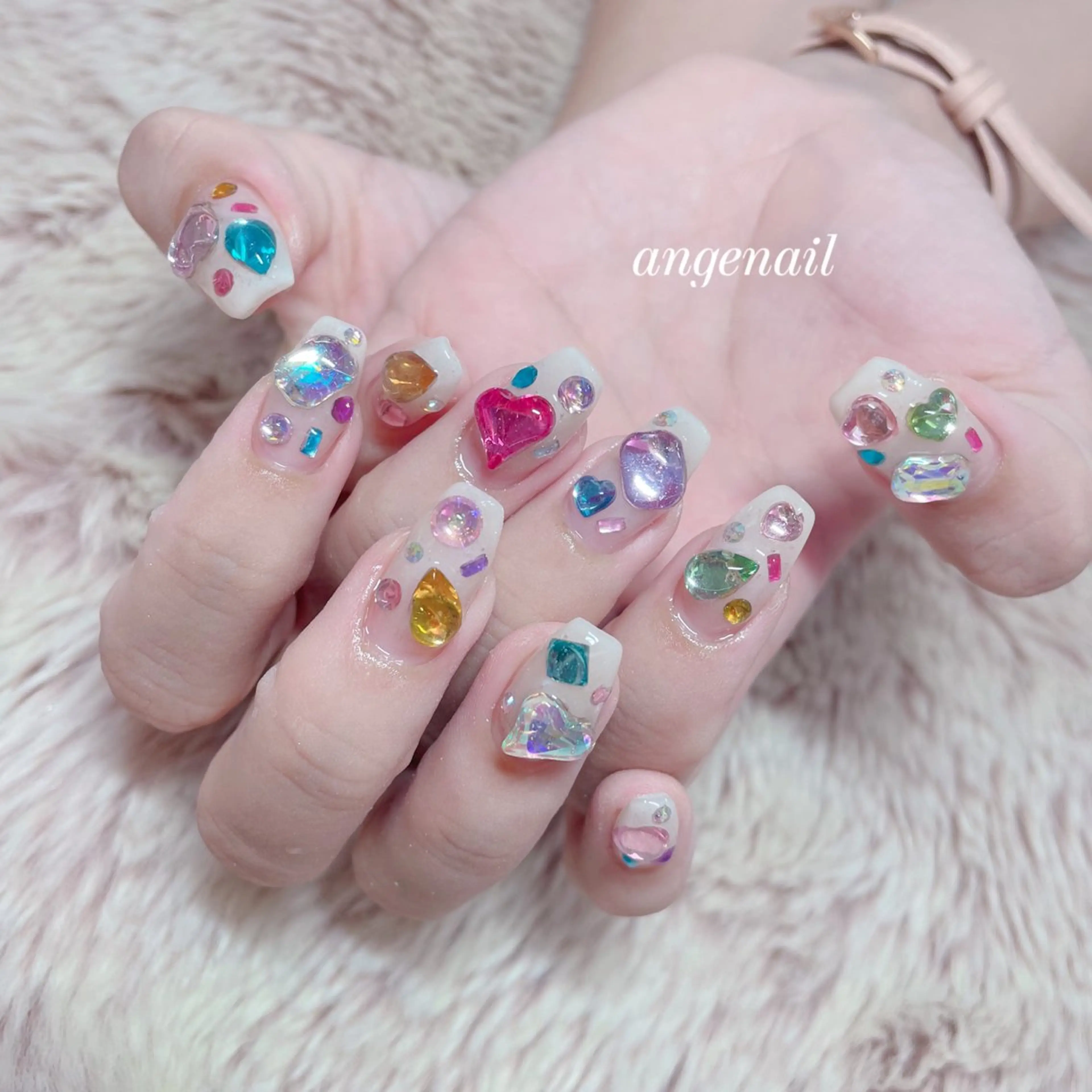 ネイル ハンドネイル オーナーネイリスト MAKIのネイルデザイン