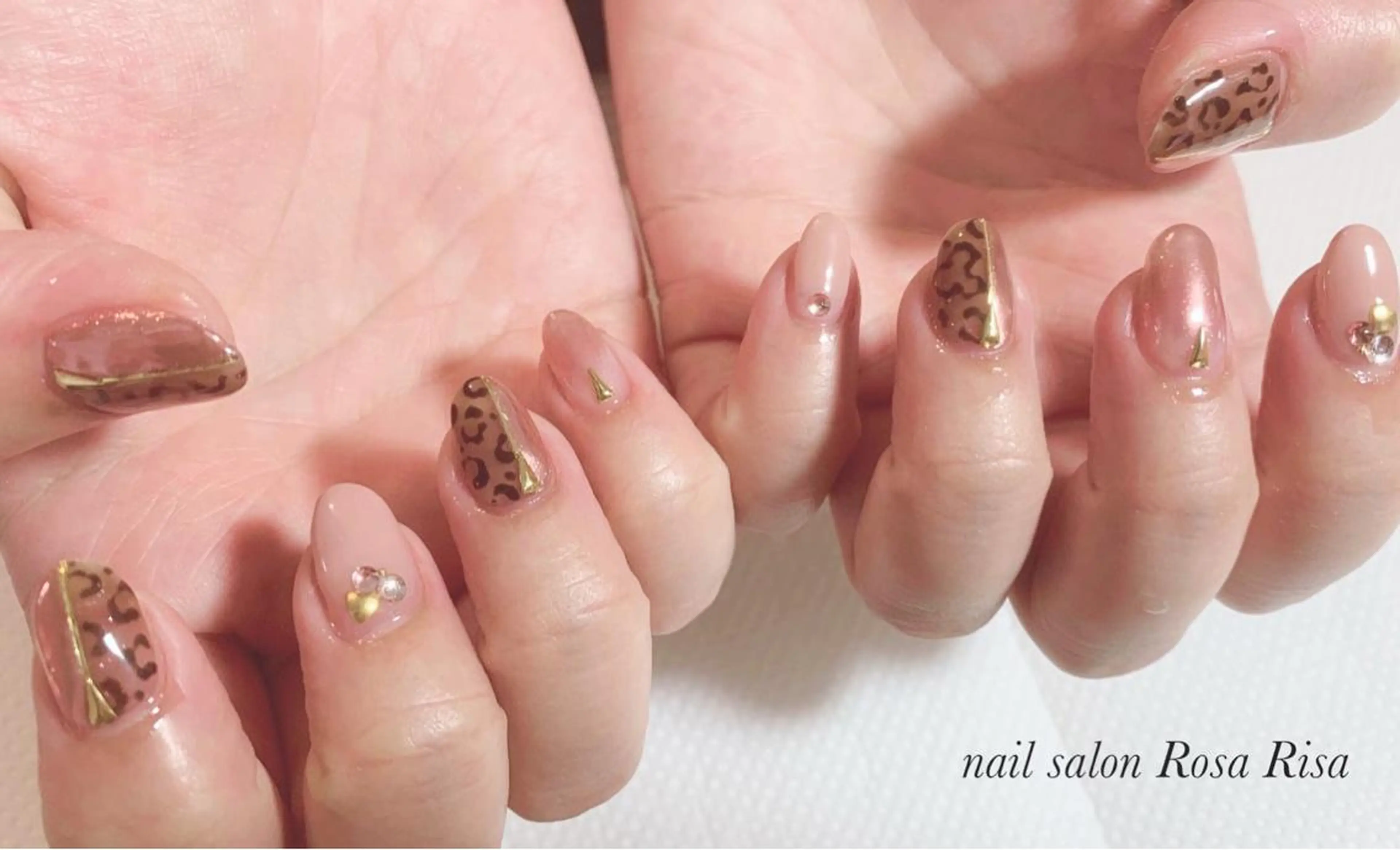 ミディアム ネイル アニマル柄 ミラーネイル ハンドネイル ネイルスタジオ シェイクユアハンズのネイルデザイン
