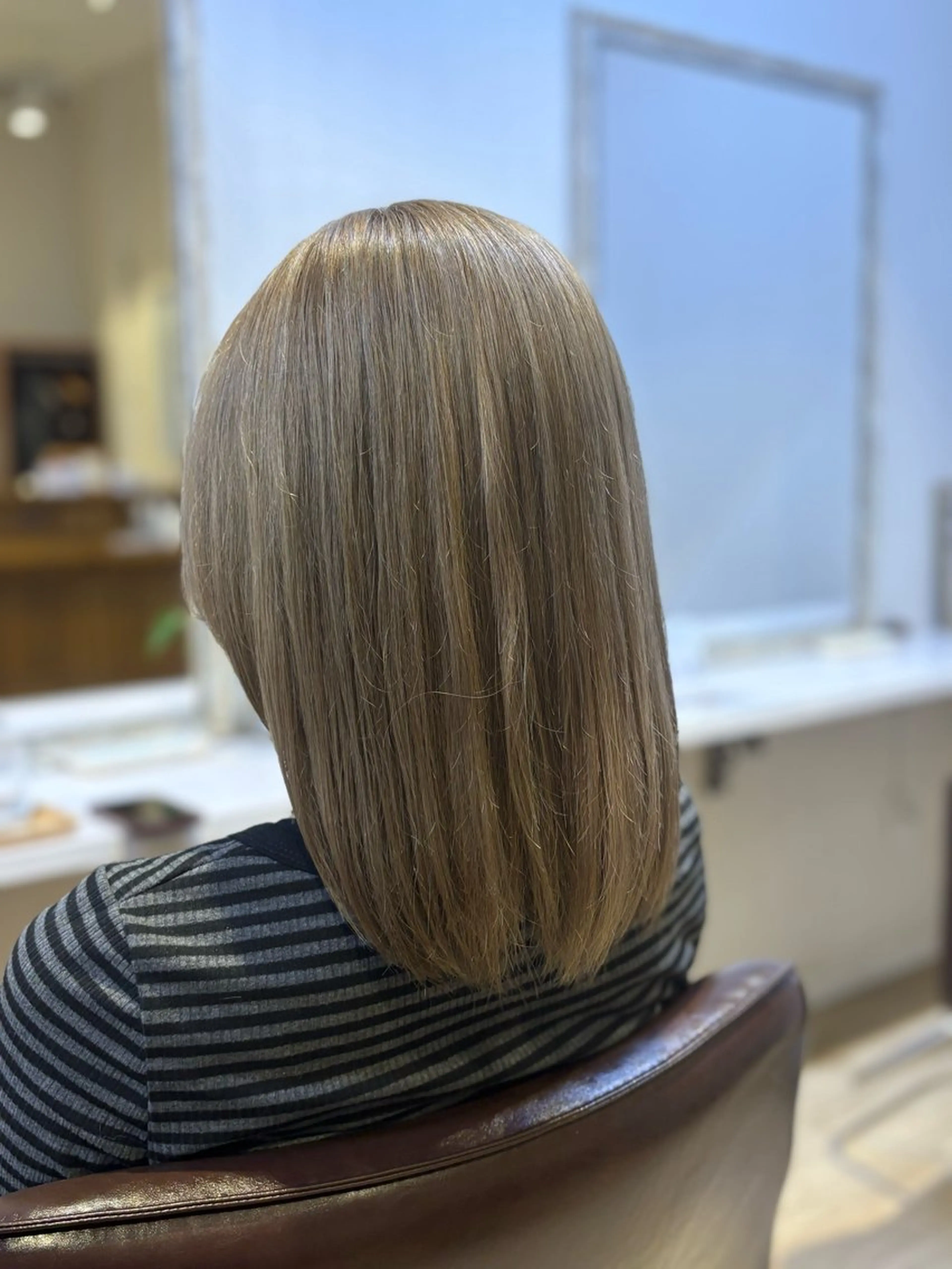 カラー ベージュカラー ブリーチ ブロンド 透明感カラー soel所属・上川畑 つかさのヘアスタイル