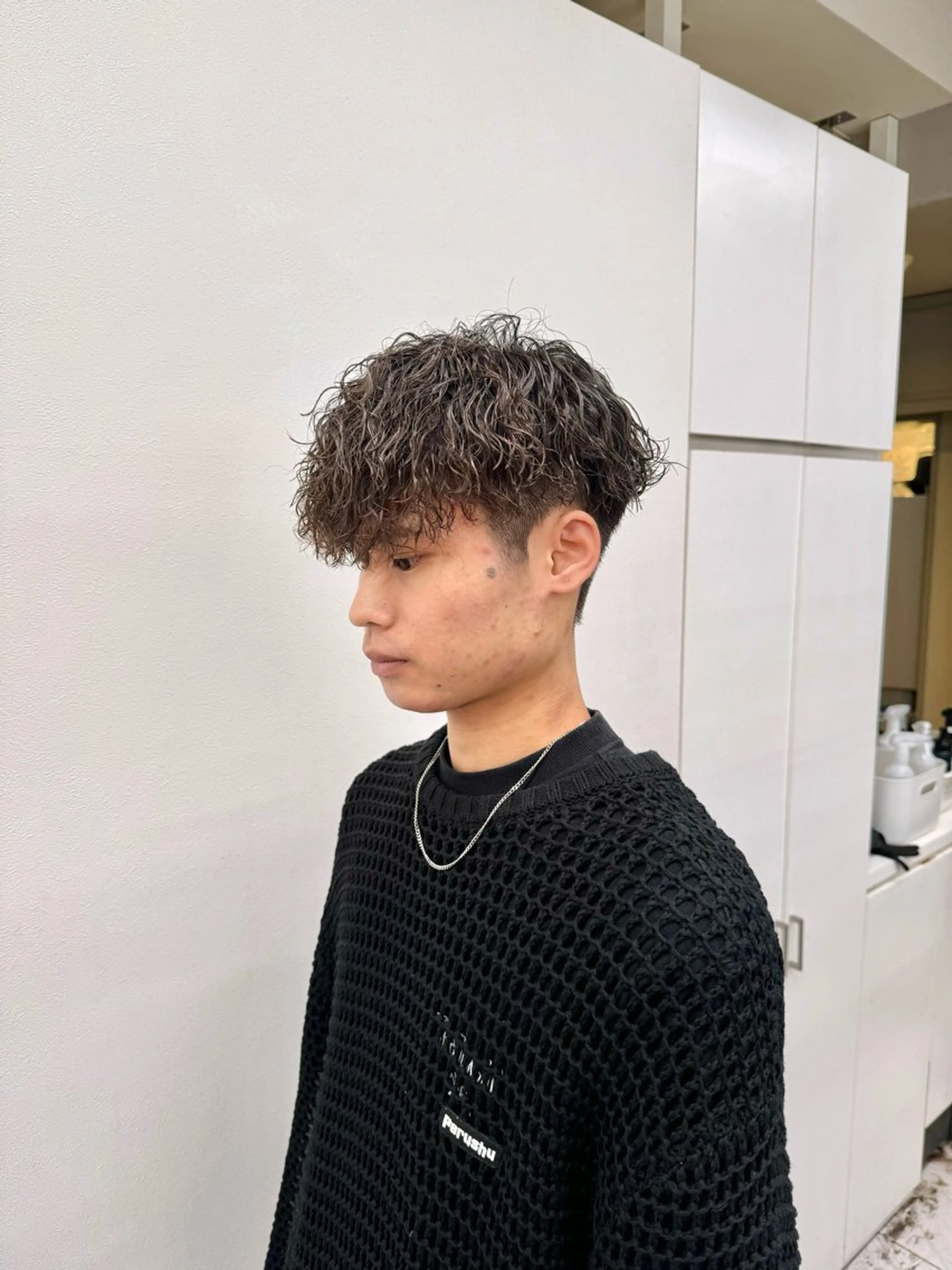 ミディアム パーマ ヘアアレンジ メンズ ミディアムパーマ メンズパーマ カット パーマ トリートメント ヘッドスパ ヘアセット 顔まわりカット の達人のヘアスタイル