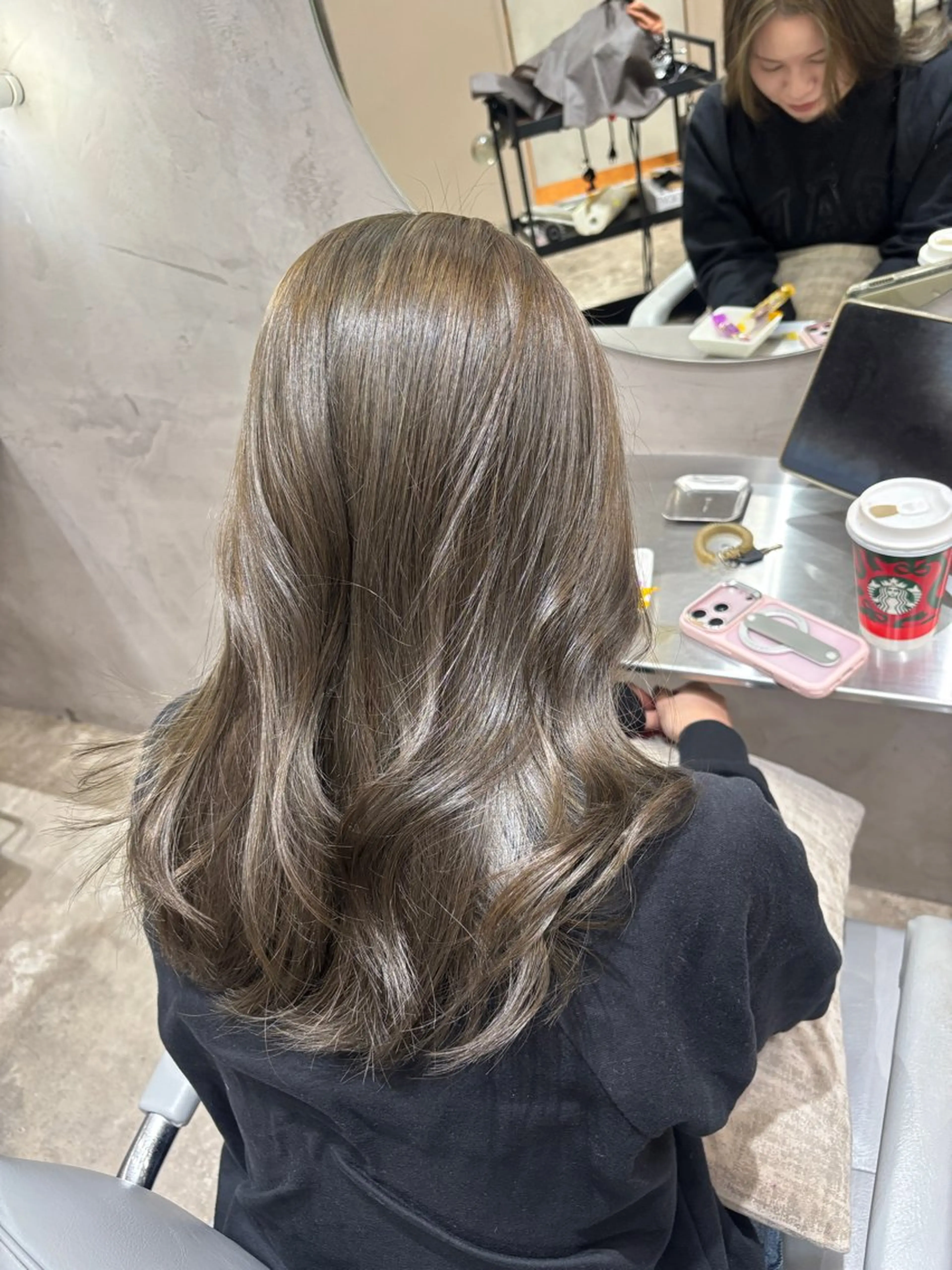 ロング カット ヘアカラー コトネ🫧 韓国風レイヤーカットのヘアスタイル