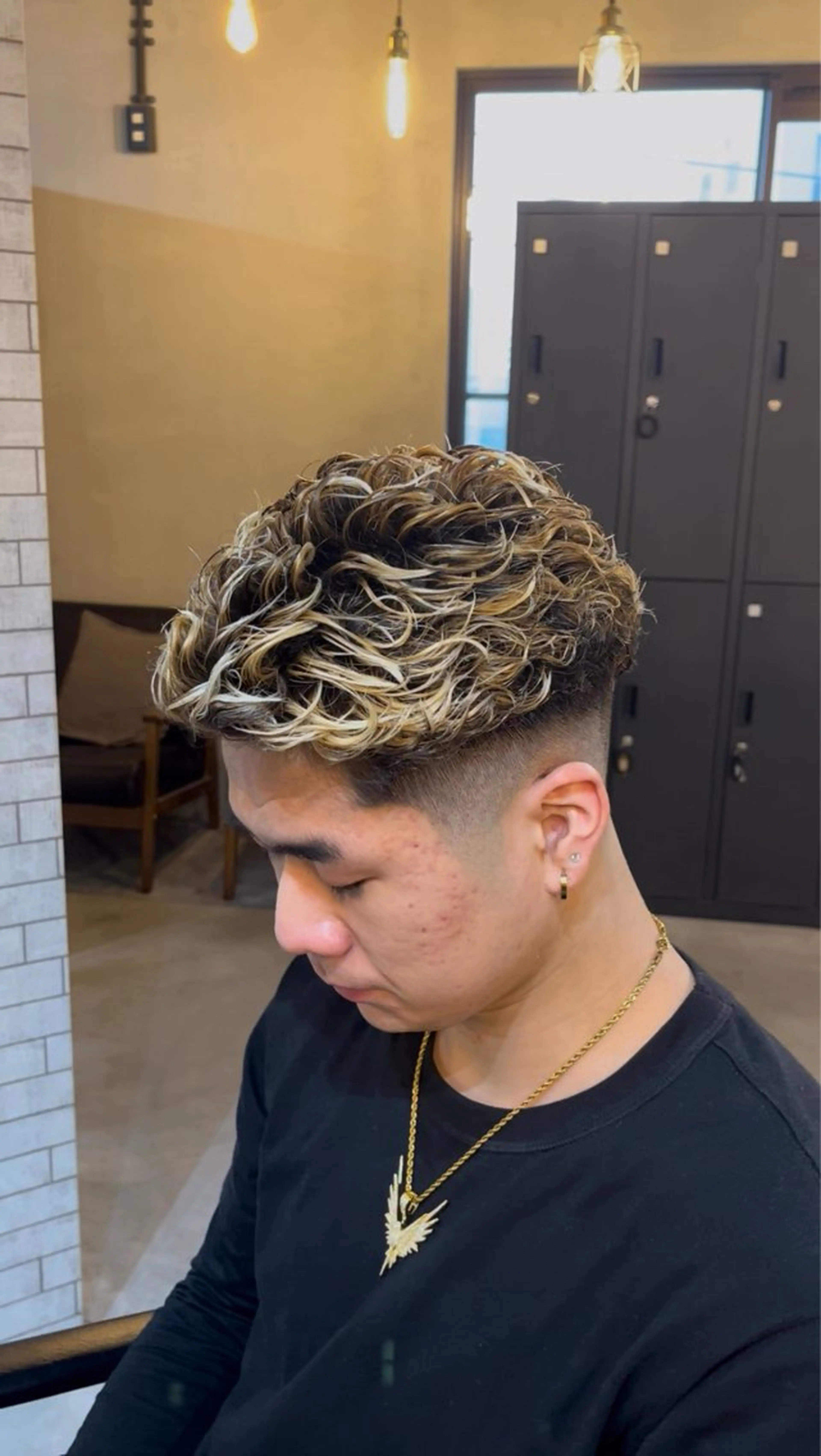 ショート カラー パーマ メンズ フェードカット メンズパーマ カット ヘアカラー パーマ 海外風メンズ🇺🇸 💈N.Yuto💈のヘアスタイル