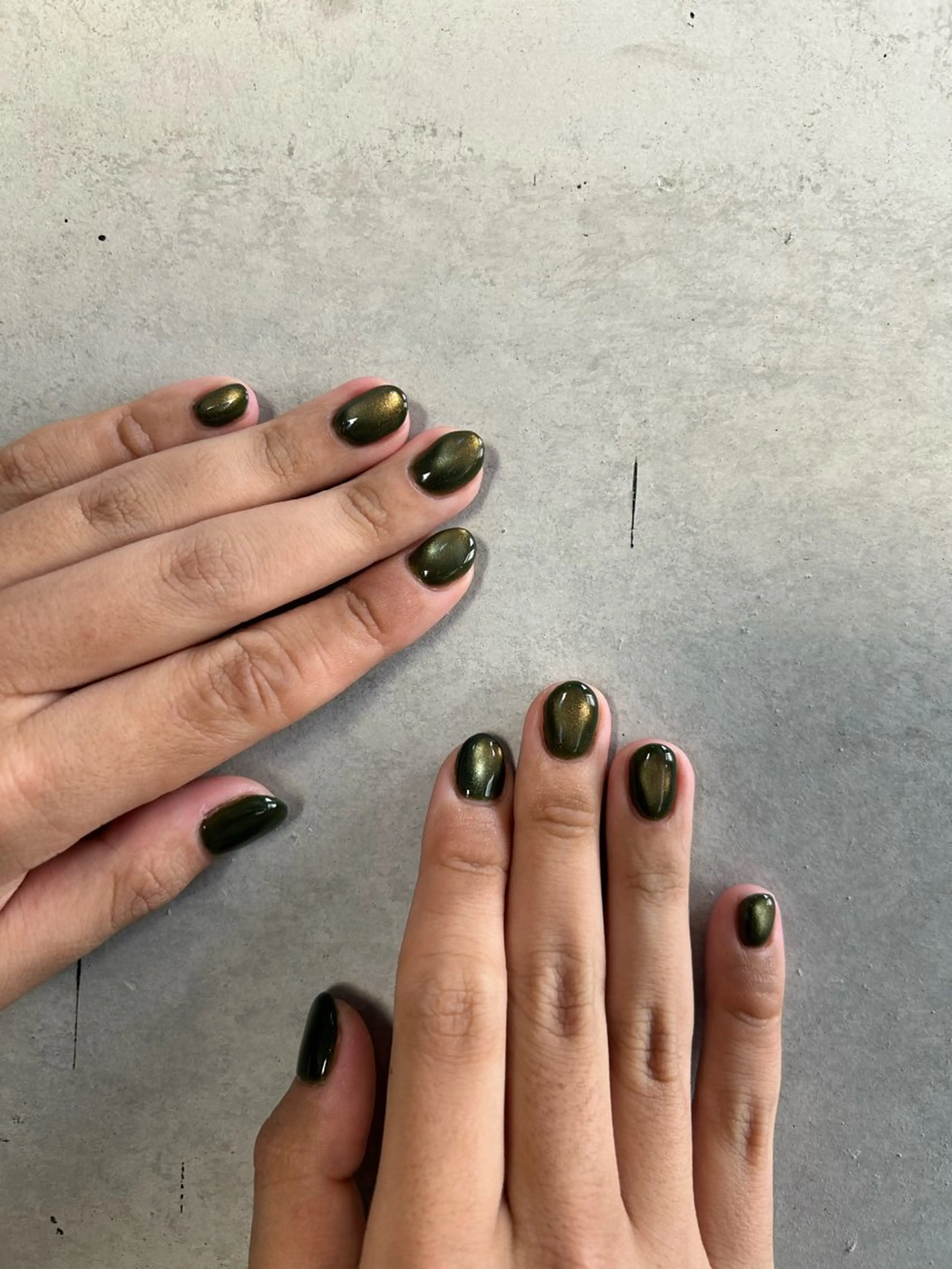 ネイル ゴールド グリーン マグネットネイル chula.nail 樟葉店所属・菅原 菜々美のネイルデザイン