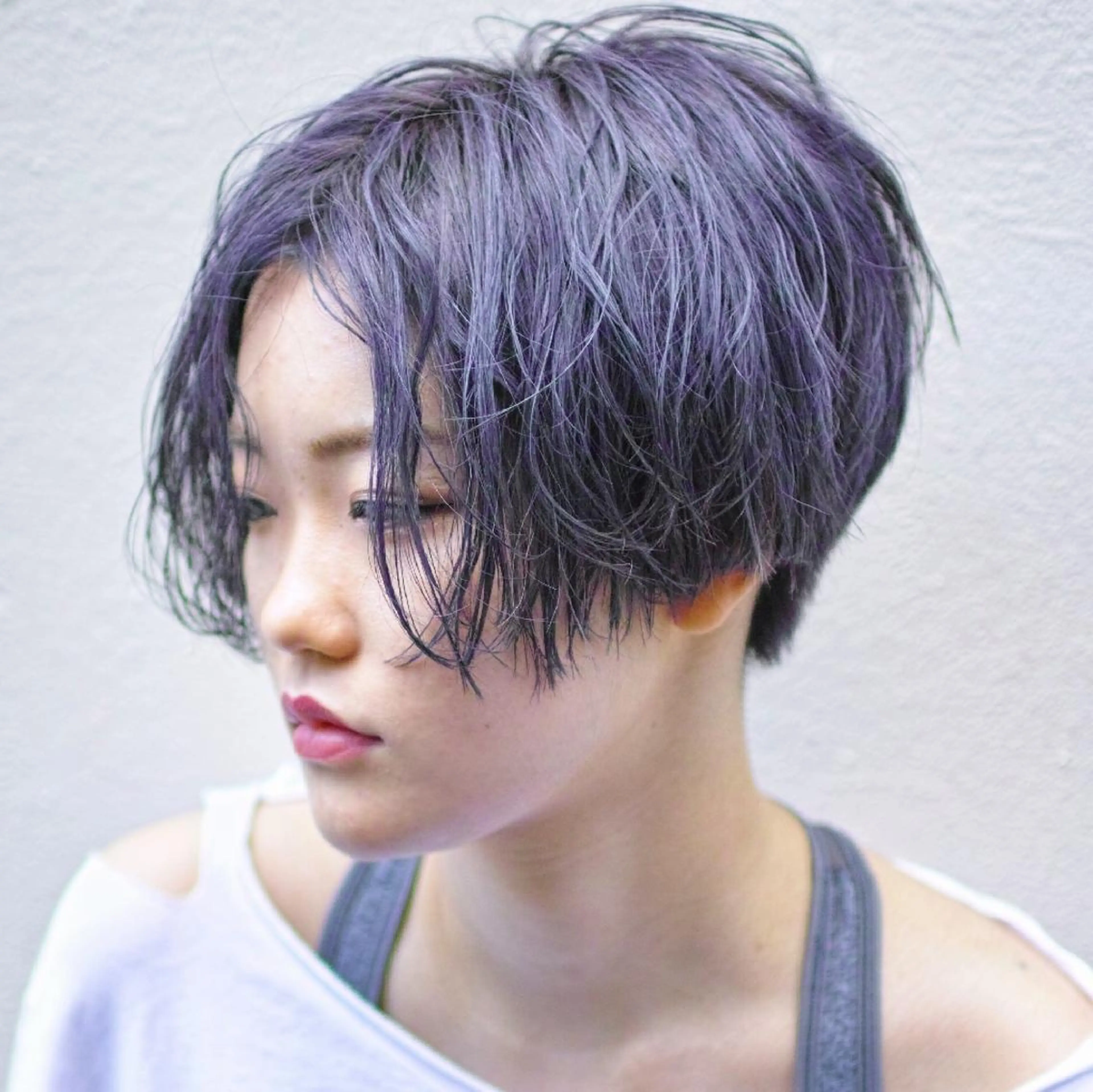 ショート カラー ハンサムショート アッシュ ブリーチ ラベンダーカラー ラベンダーアッシュ カット ヘアカラー トリートメント Salon de Chloe所属・イシグリ イチのヘアスタイル