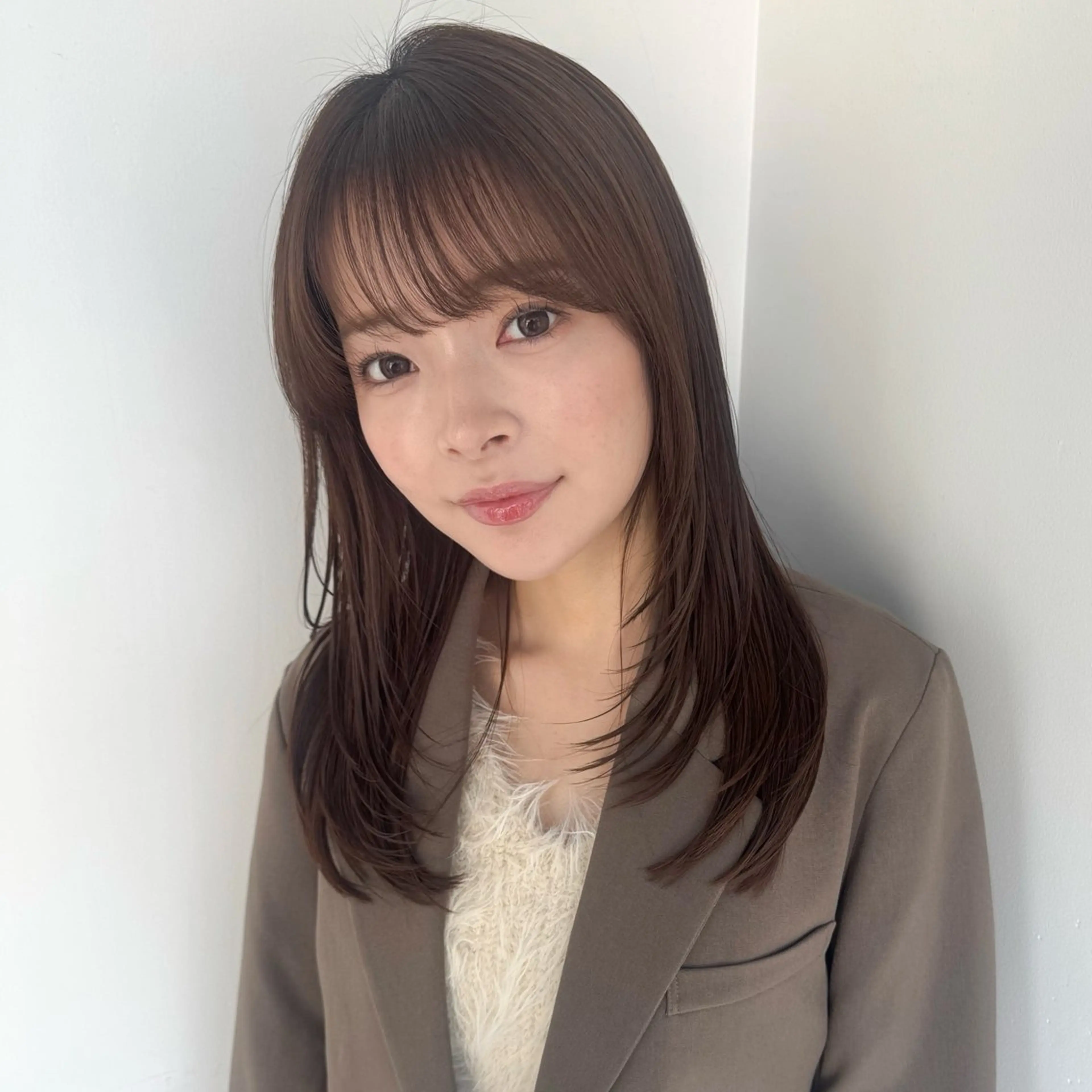 ミディアム カラー ベージュカラー ブラウンカラー ブラウンベージュ 顔周りカット レイヤーカット 透明感カラー/レイ ヤー/Nana🌈のヘアスタイル