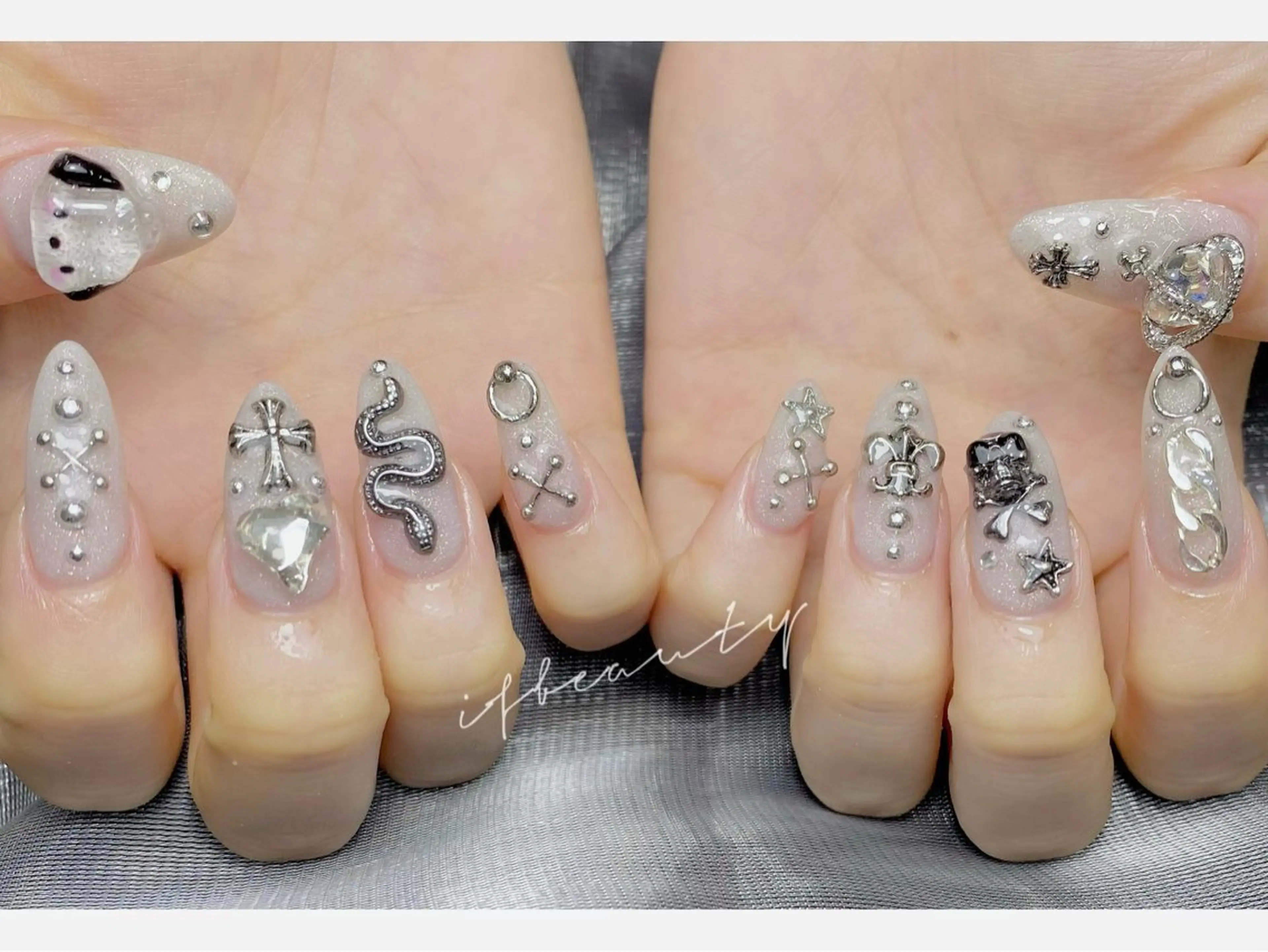 【初回ソフトジェルオフ無料】パーツつけ放題💅持ち込みデザイン可の写真