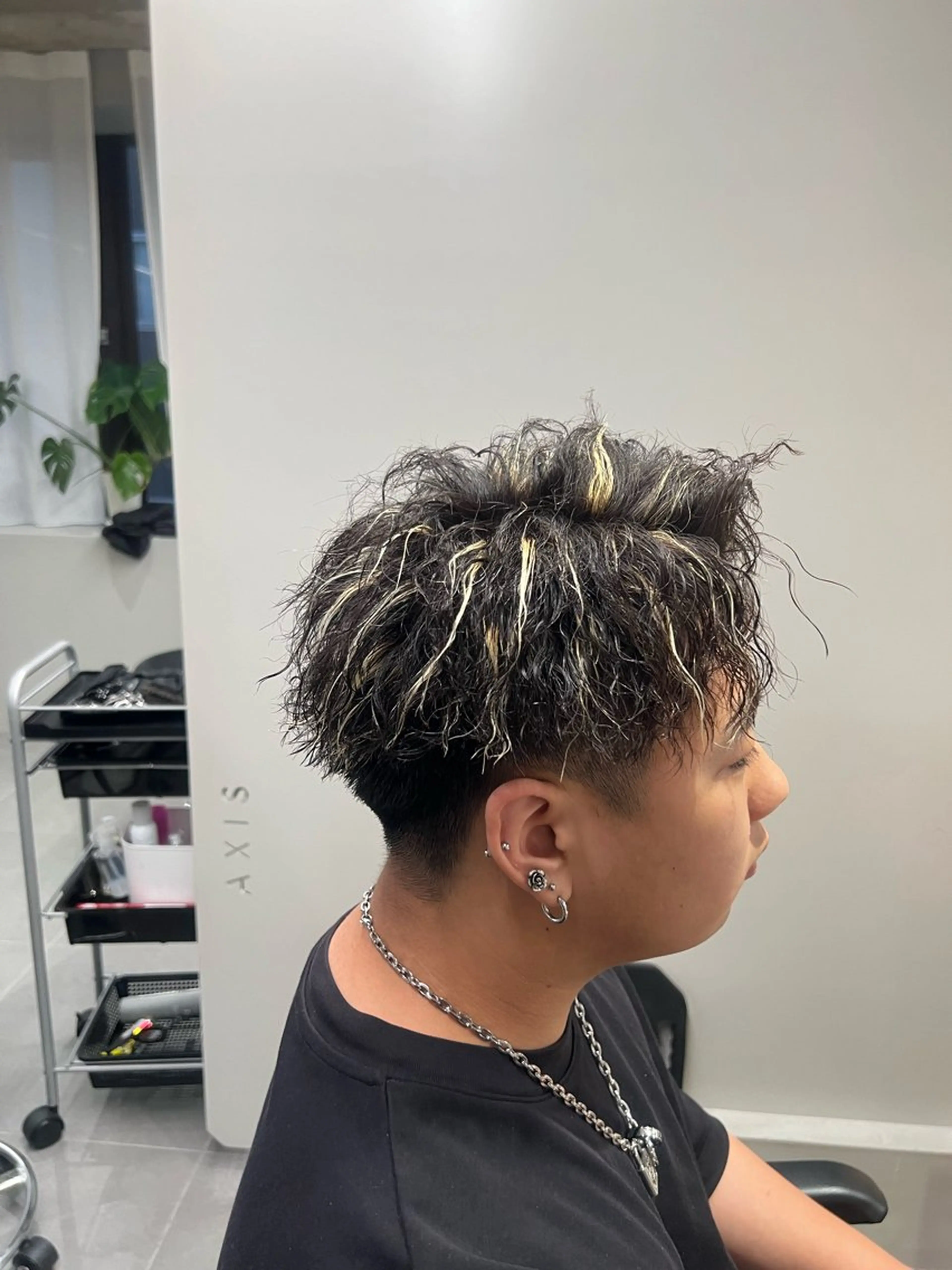 カラー パーマ メンズ メンズメッシュ メンズパーマ メンズツイストパーマ メッシュ ツイストパーマ 立川/過去1の毛流れ パーマ/しゅーとのヘアスタイル