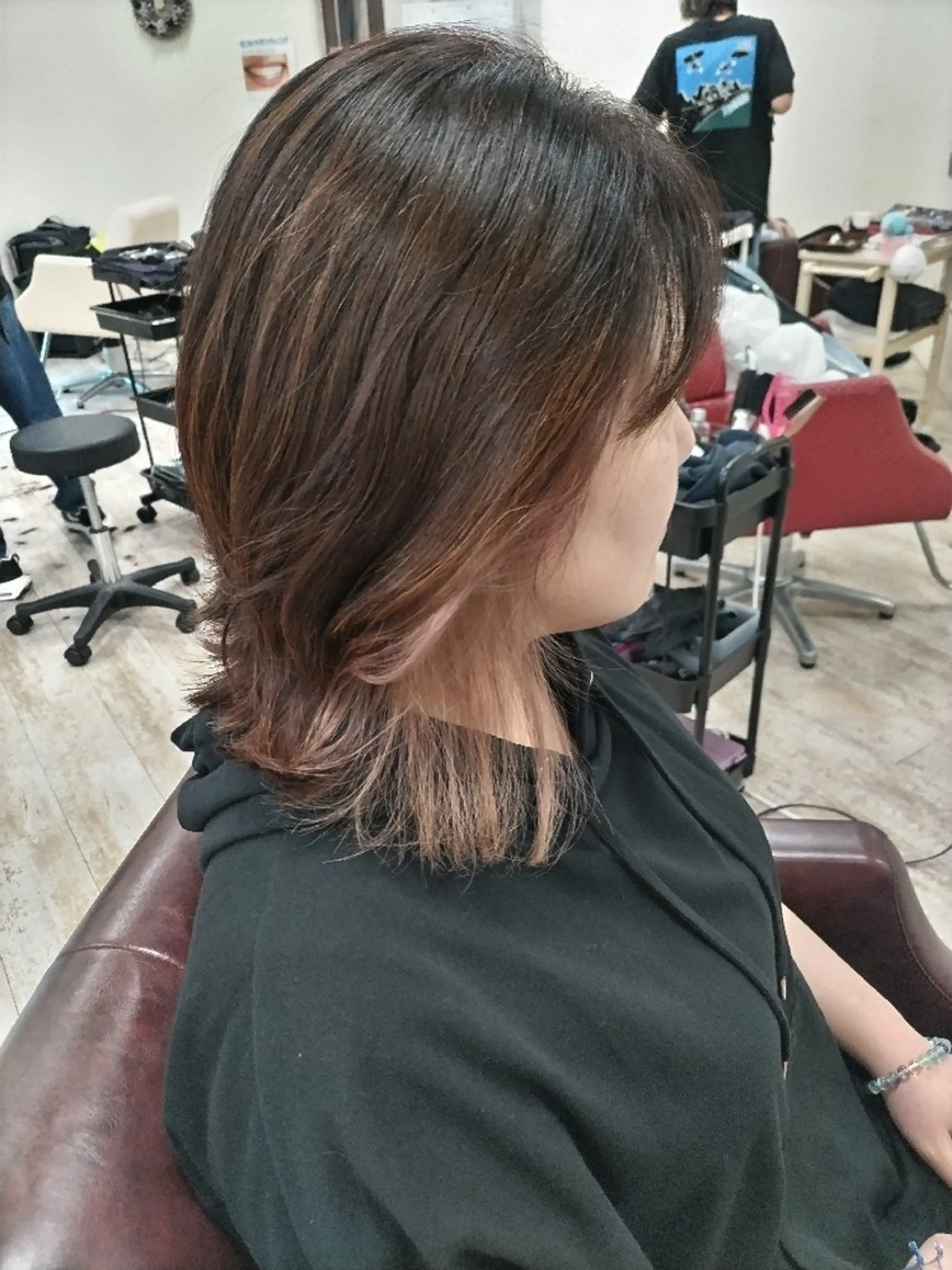 ミディアム カラー ベージュカラー インナーカラー ピンクカラー ピンクベージュ メリー所属・磯崎 美幸のヘアスタイル