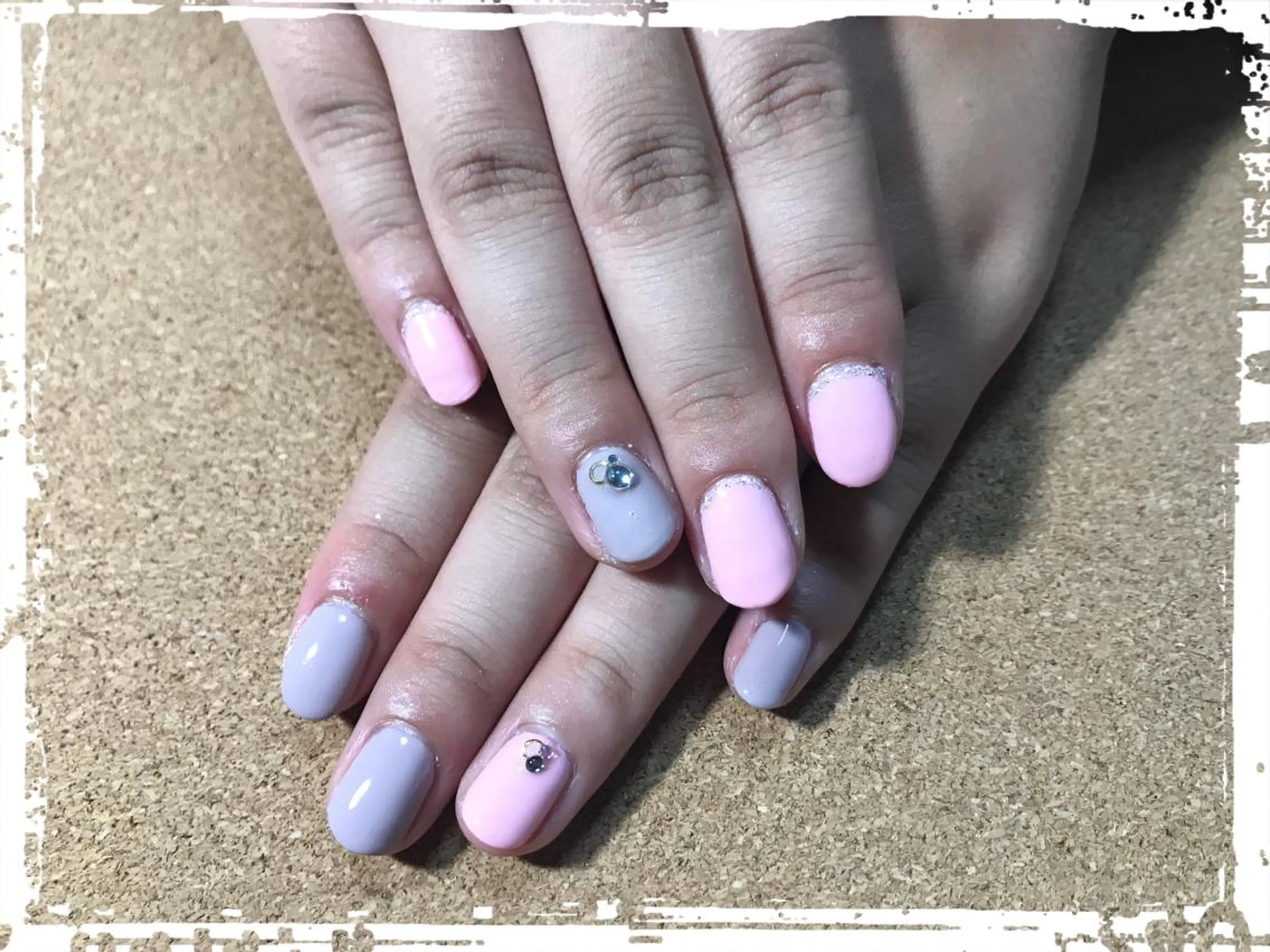 ネイル ラメ(グリッター) シルバー シンプルネイル ECLAT エクラ所属・寺山 千鶴のネイルデザイン