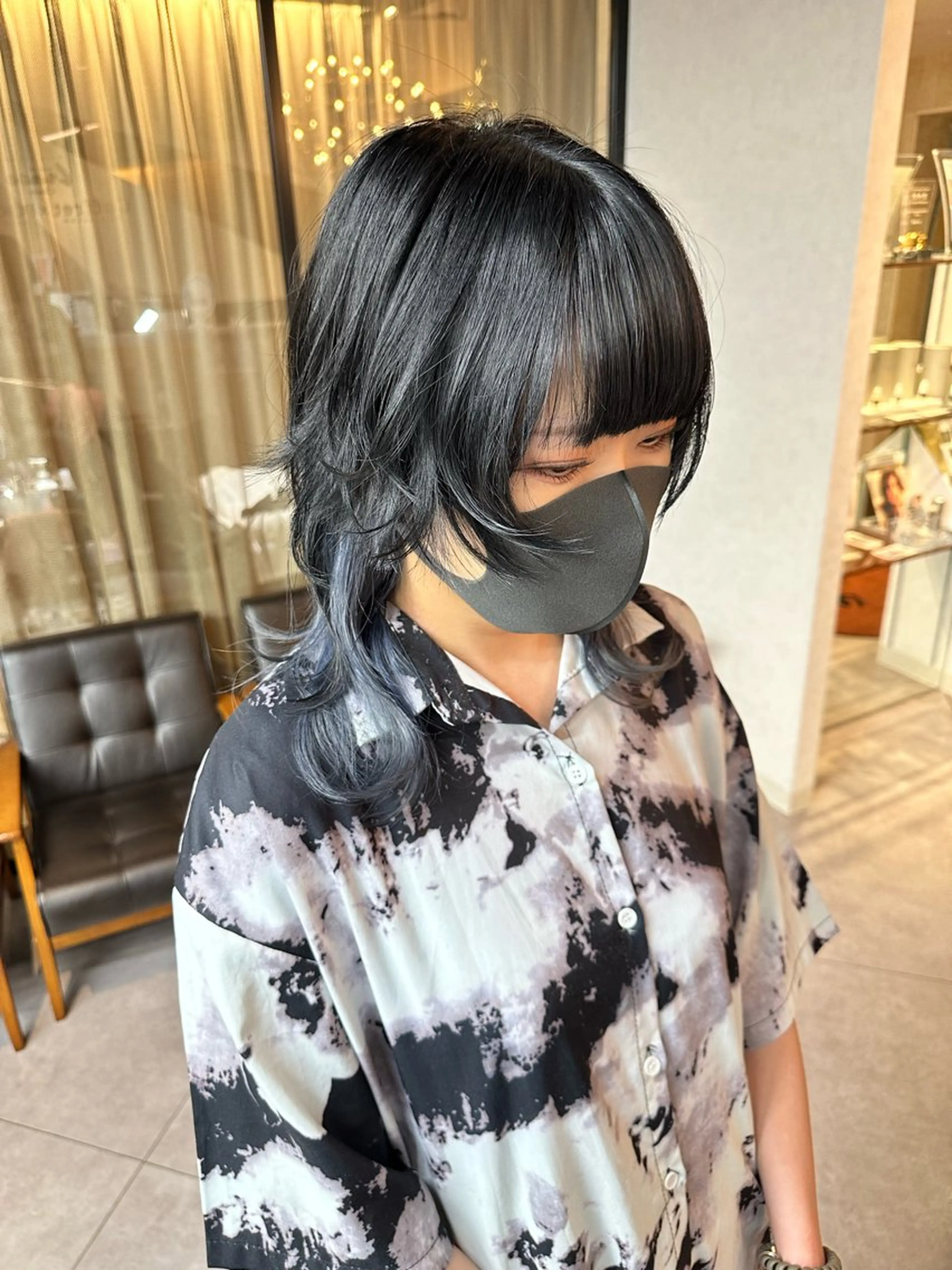 セミロング カラー ウルフとハイトーン みっちー✂️のヘアスタイル