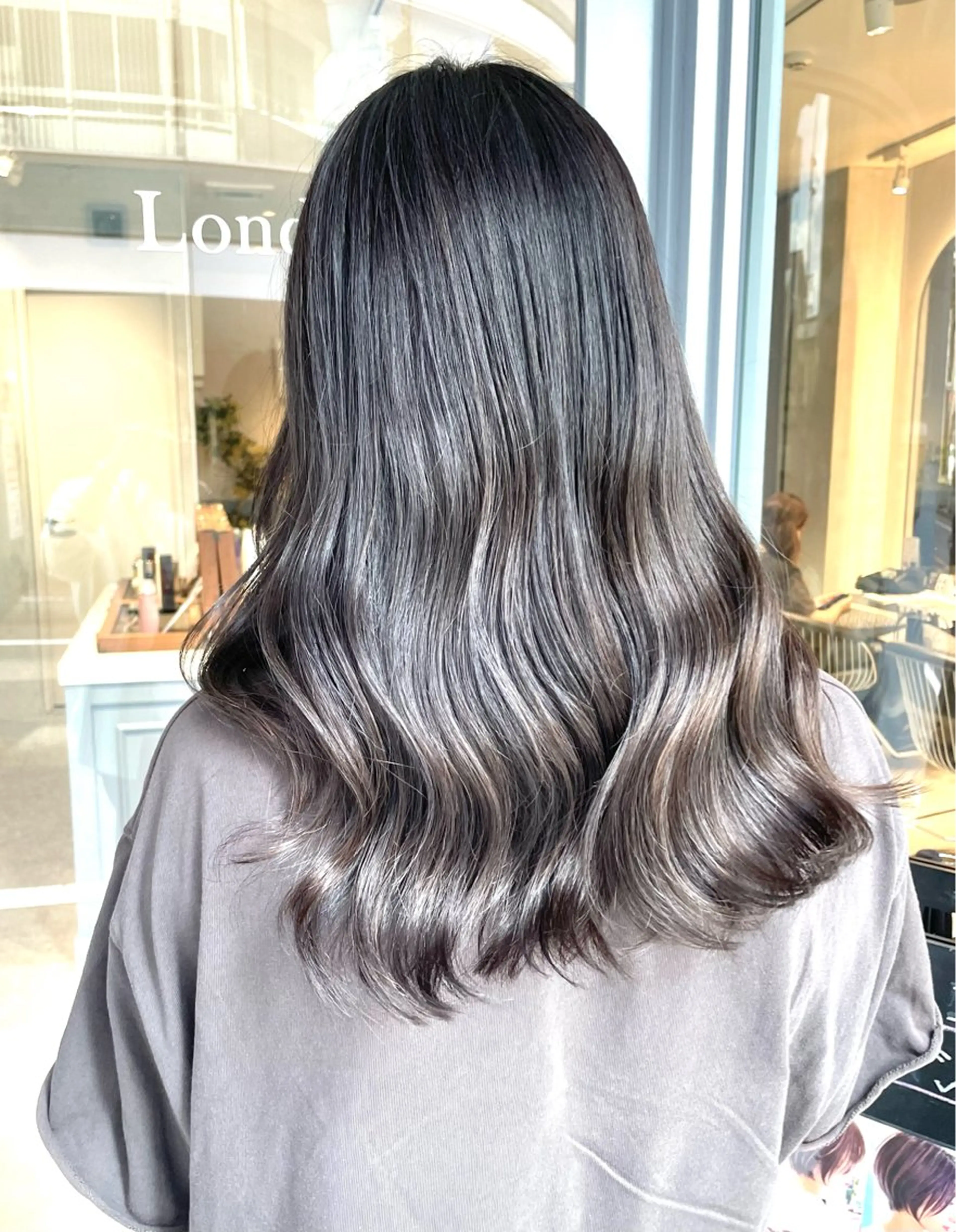 ミディアム カラー カット ヘアカラー トリートメント 360°キレイな ショートカットのヘアスタイル