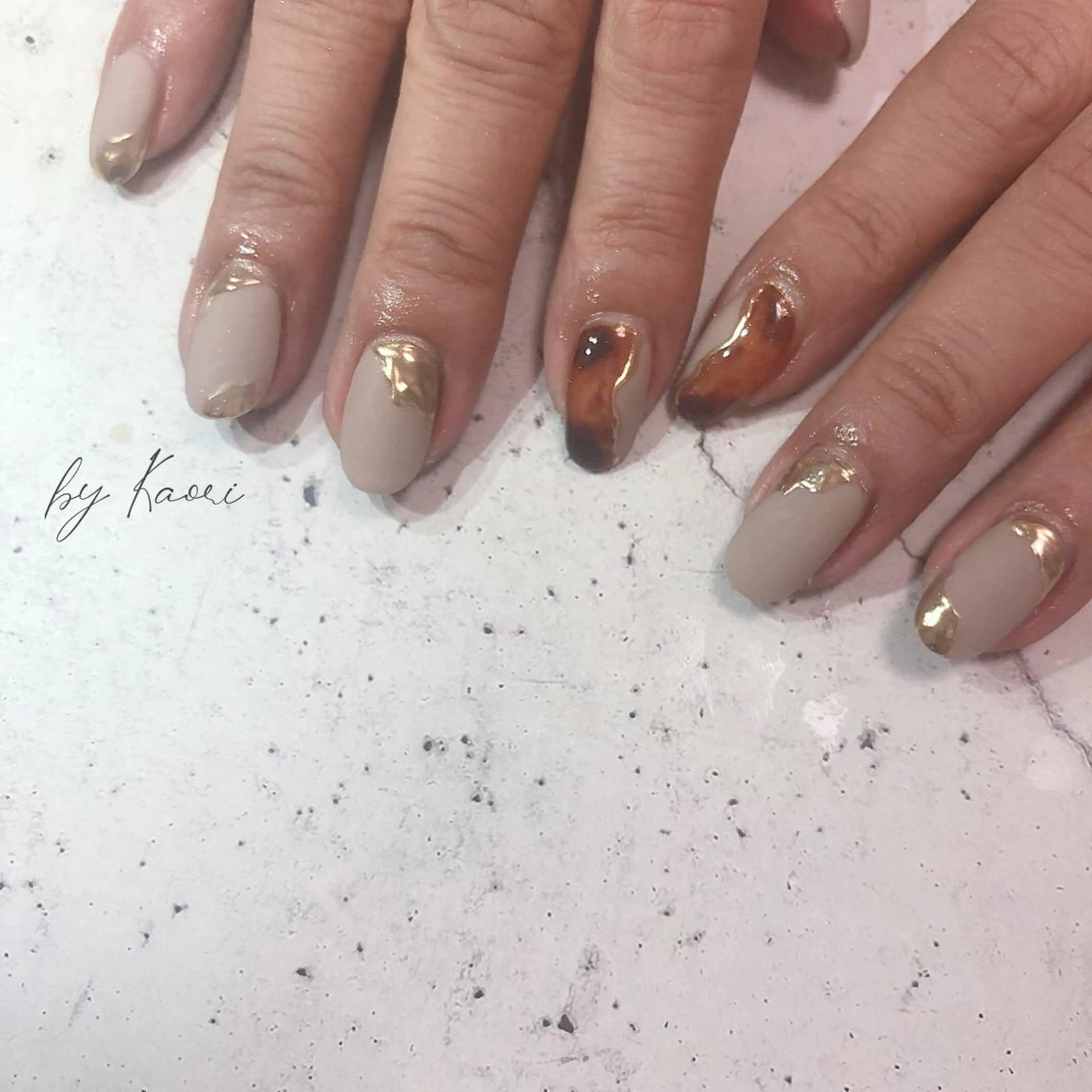 ネイル オーロラネイル ブラウン カジュアル フットネイル フレンチネイル ハンドネイル _Defi_ by Kaoriのネイルデザイン