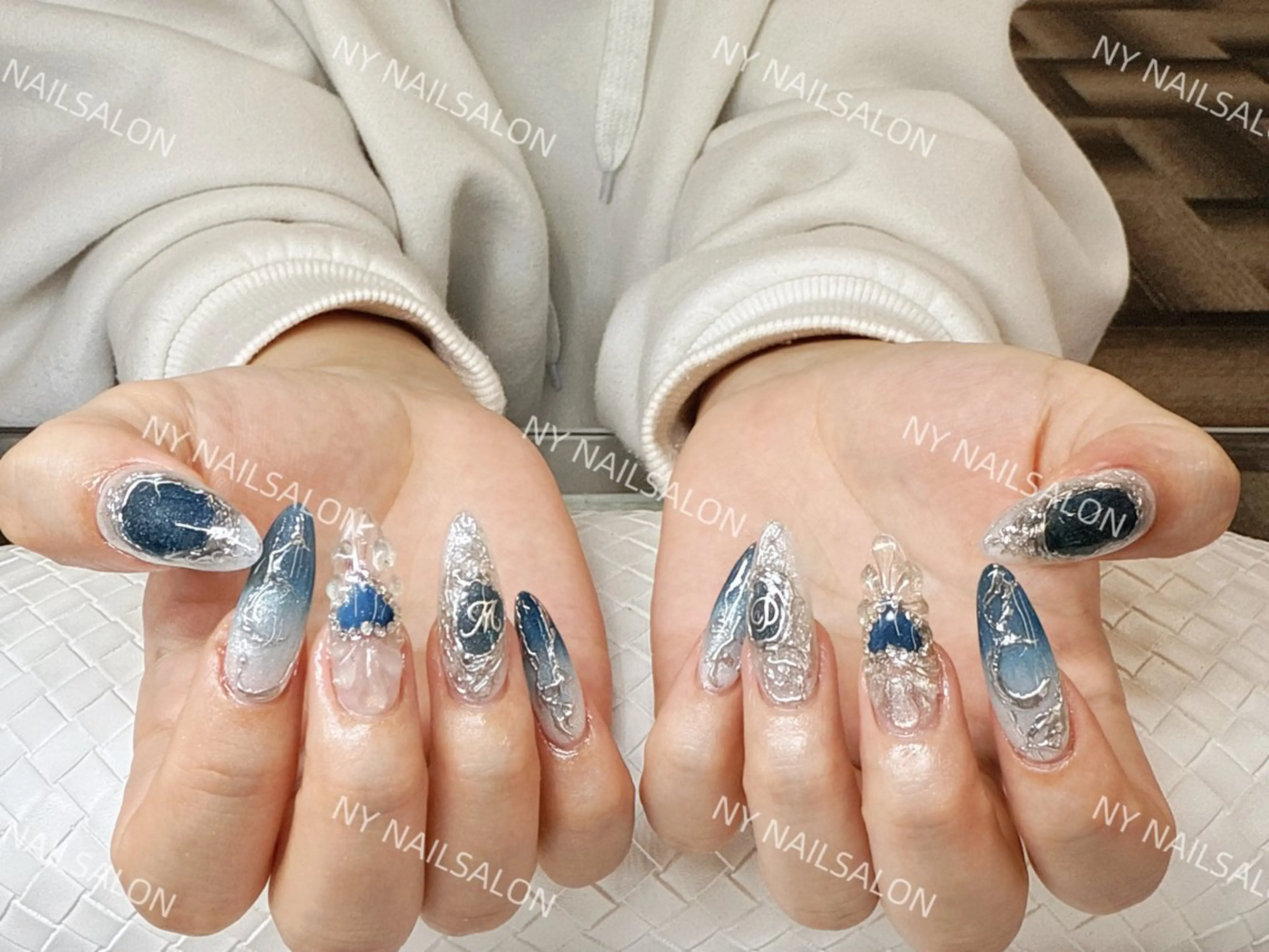 ネイル 長さ出し フットネイル フレンチネイル ジェルネイル ガーリー ハンドネイル NYネイルサロン 千葉中央店所属・NYネイルサロン 千葉中央店のネイルデザイン