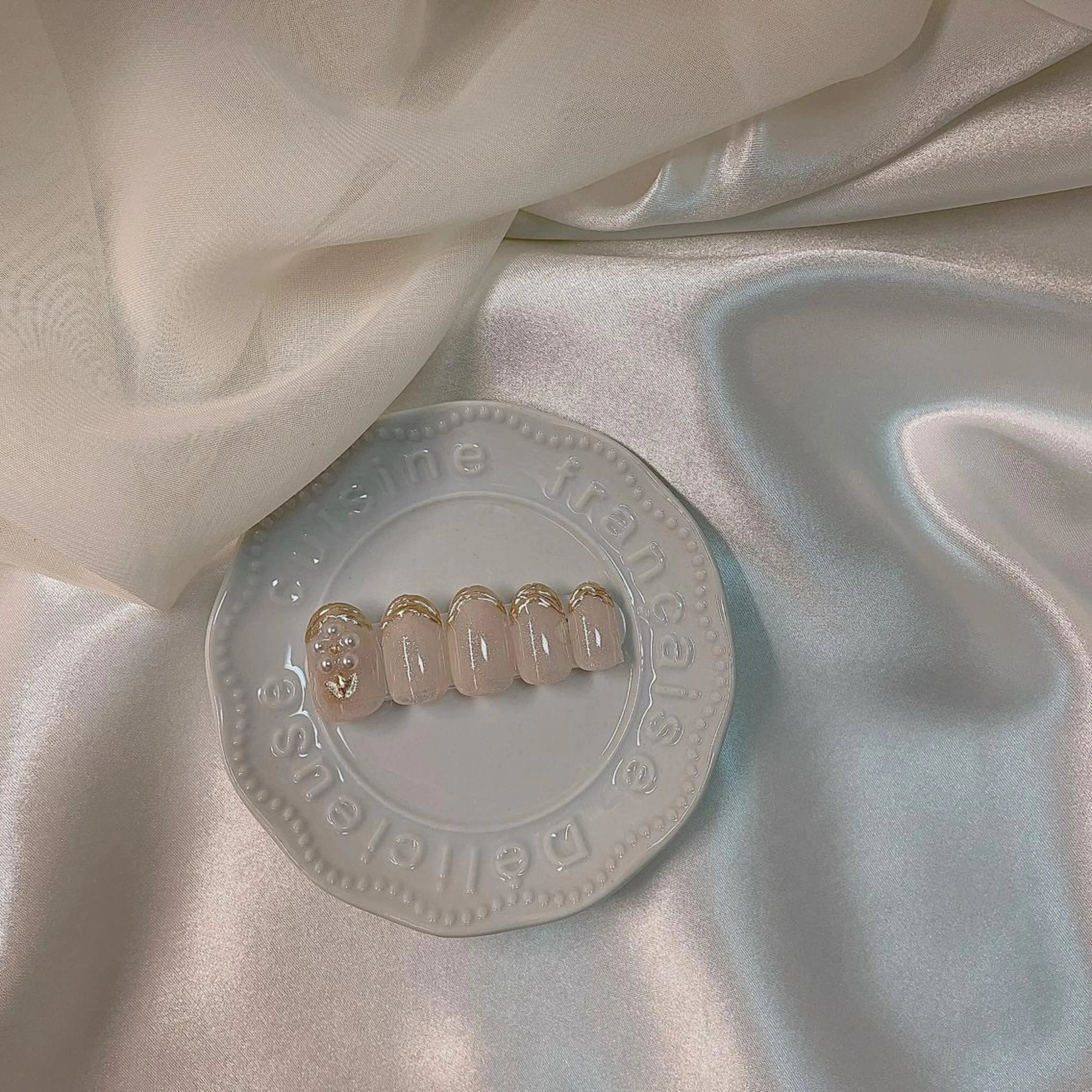 カラー ネイル ラメ(グリッター) ミラーネイル 𓂃🦢Aurora Swan🌙𓂃のネイルデザイン