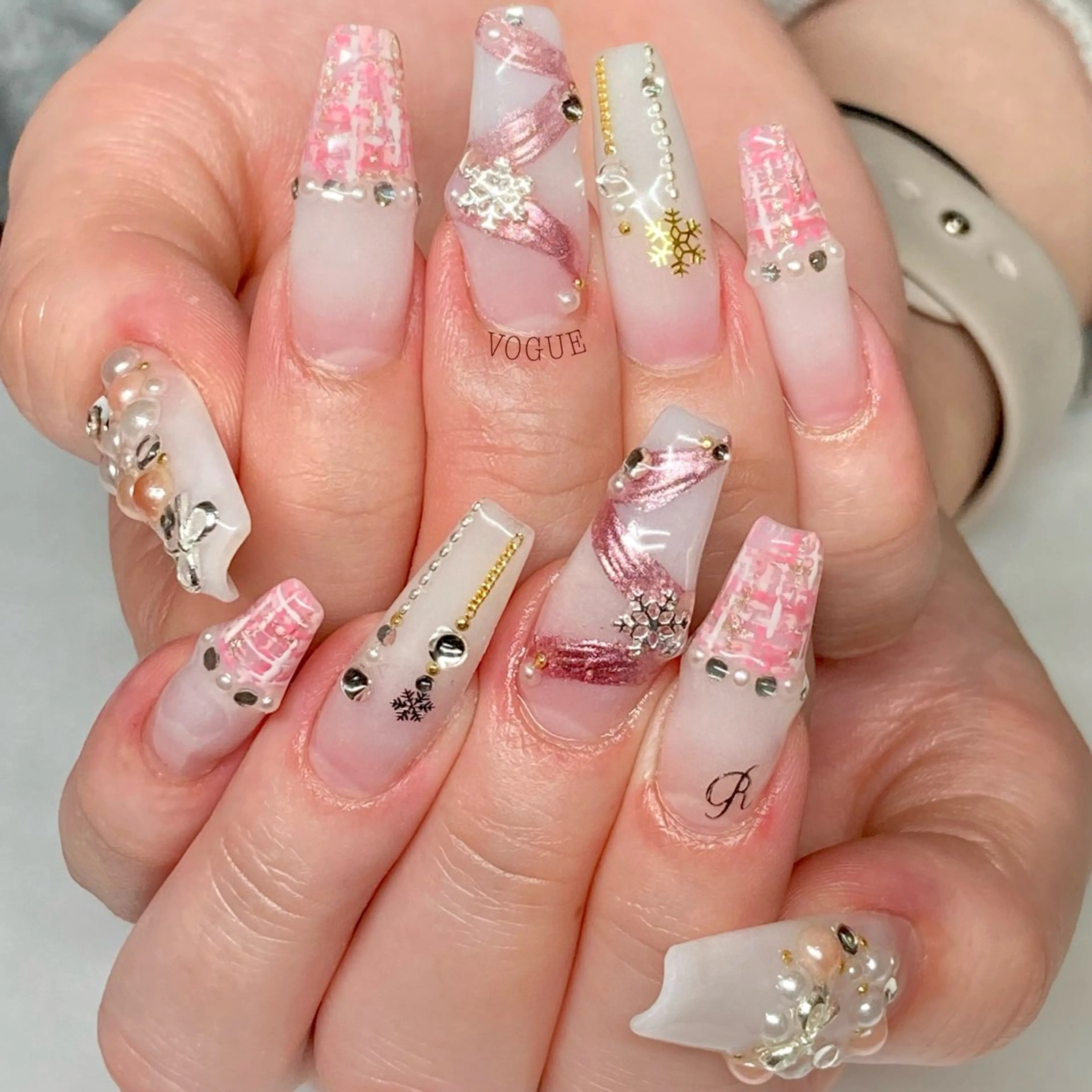 ネイル ハンドネイル VOGUE ×SWANのネイルデザイン