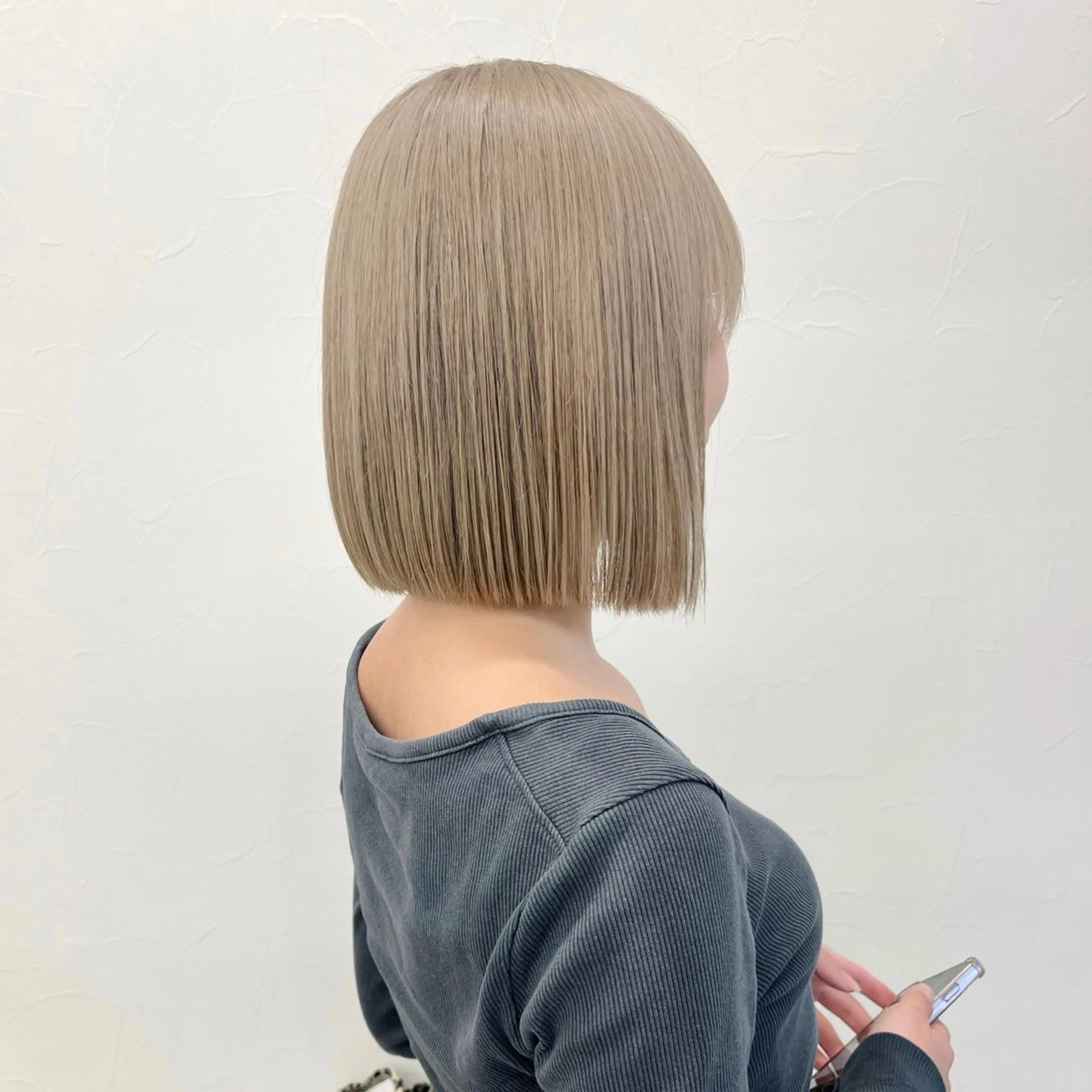 ショート カラー ベージュカラー ブリーチ ミルクティーベージュ ブリーチなしカラー ボブ カット ヘアカラー トリートメント 初めてのショート お任せください✂️のヘアスタイル