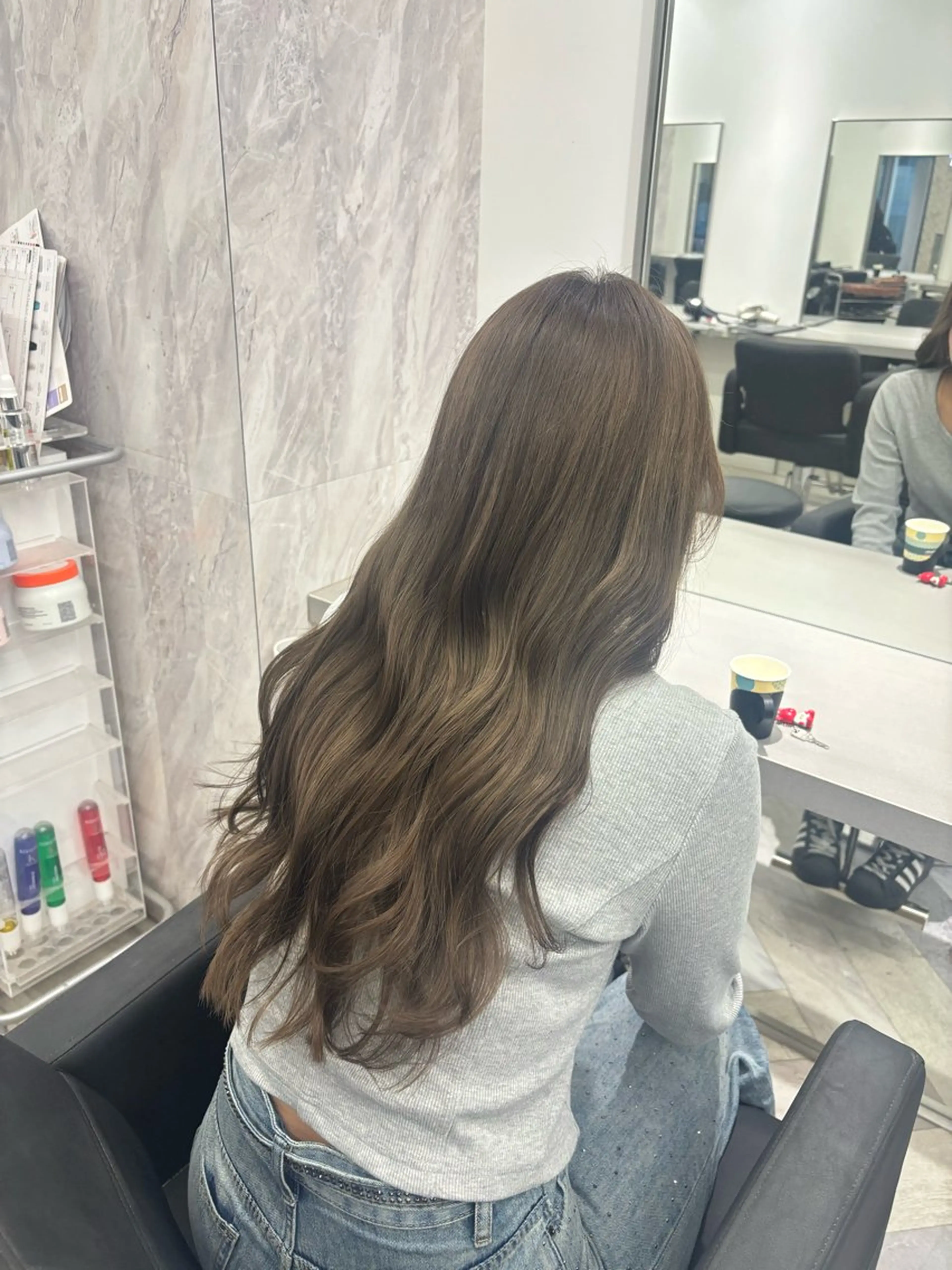 ロング カラー EIGHT ／SHU🩶のヘアスタイル