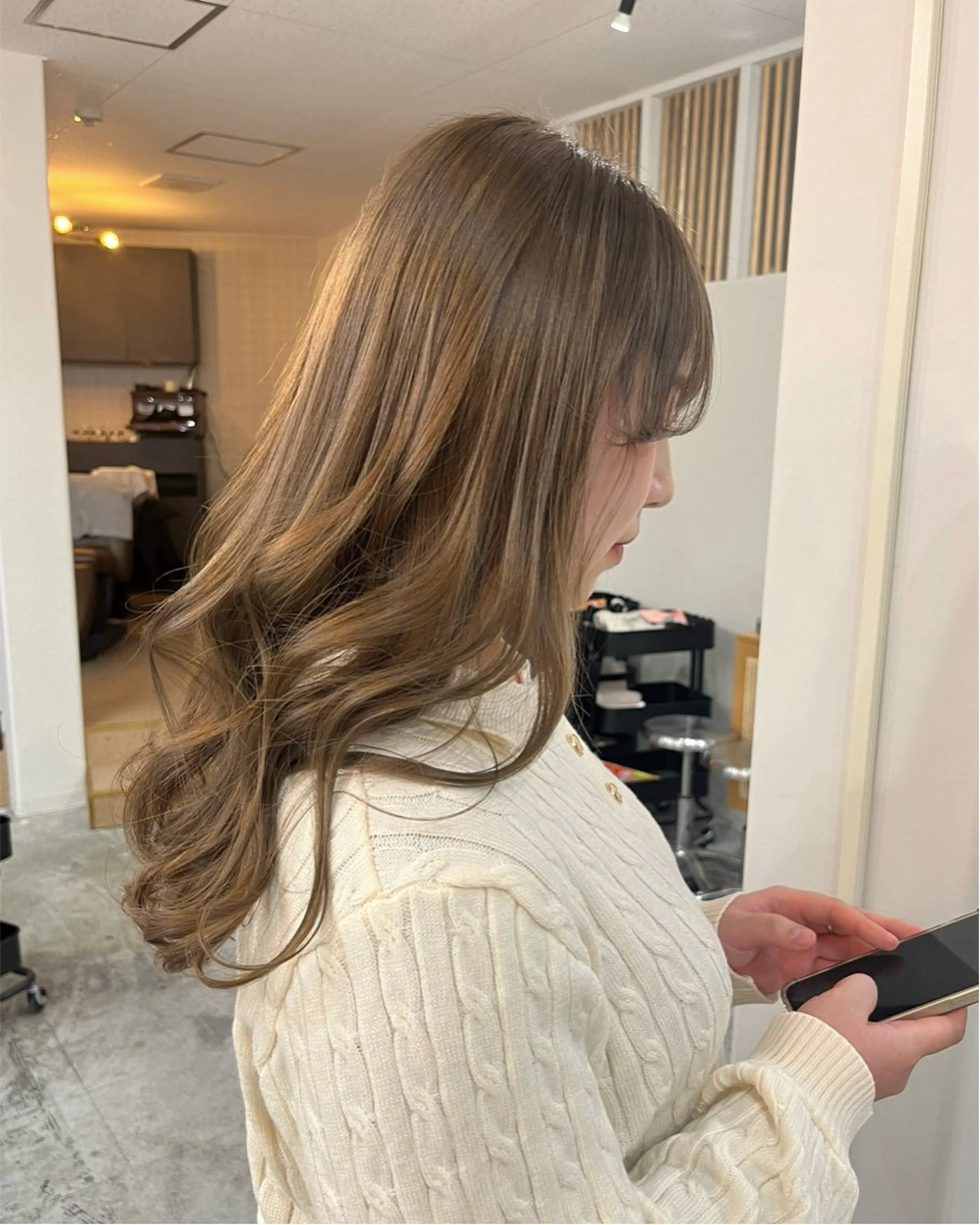 ロング カラー ヘアアレンジ ベージュカラー ブリーチ yunica所属・yunica manaeのヘアスタイル