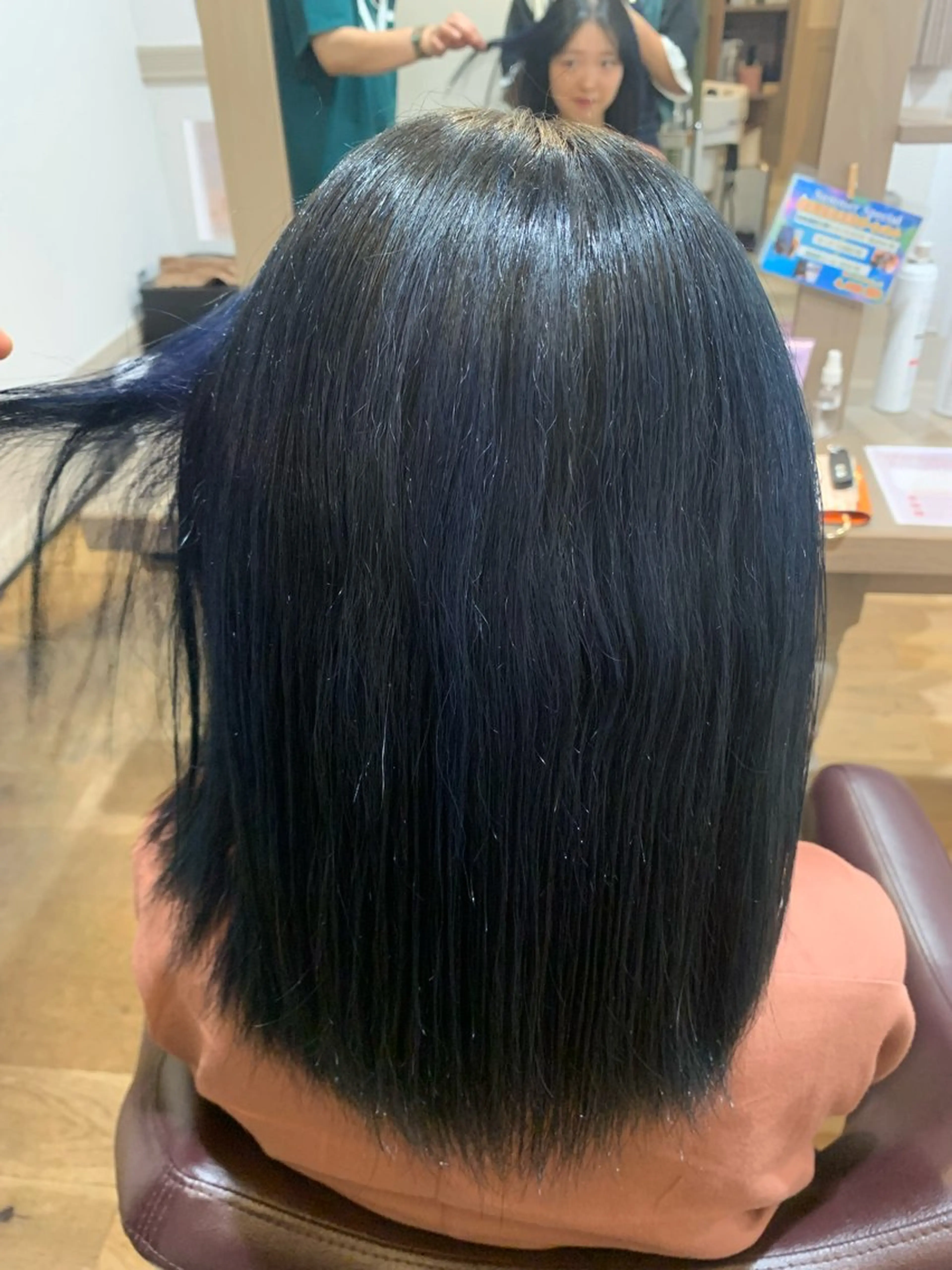 セミロング カラー ブルーカラー ネイビーカラー 中井 葵のヘアスタイル